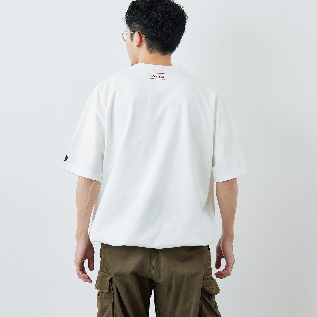 Marmot [マーモット] 別注 ドローコード付き ポケットロゴTシャツ [MTSS26MST338IN-JF] WHITE &&モデル身長：168cm 着用サイズ：L&&