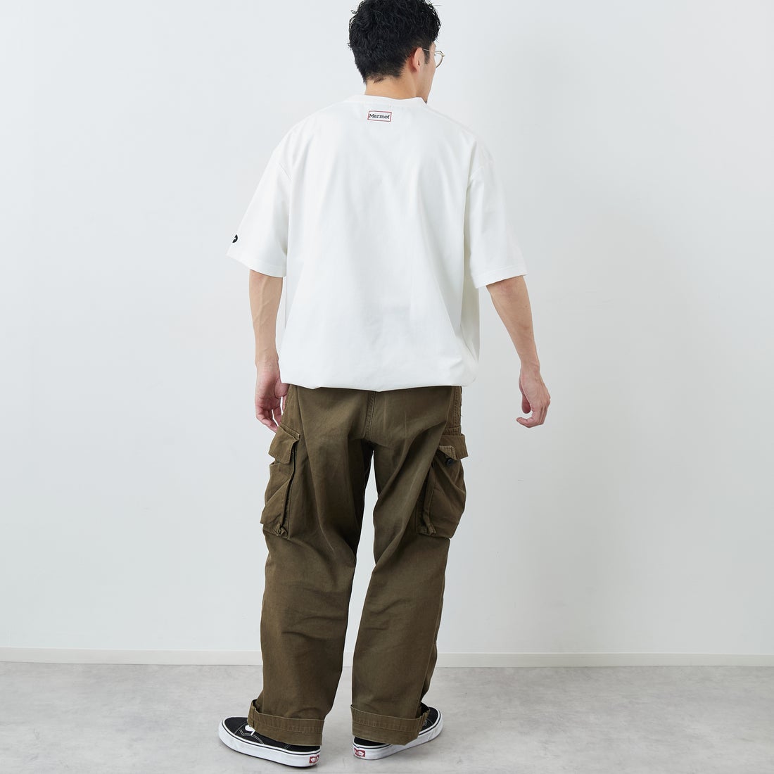 Marmot [マーモット] 別注 ドローコード付き ポケットロゴTシャツ [MTSS26MST338IN-JF] WHITE &&モデル身長：168cm 着用サイズ：L&&
