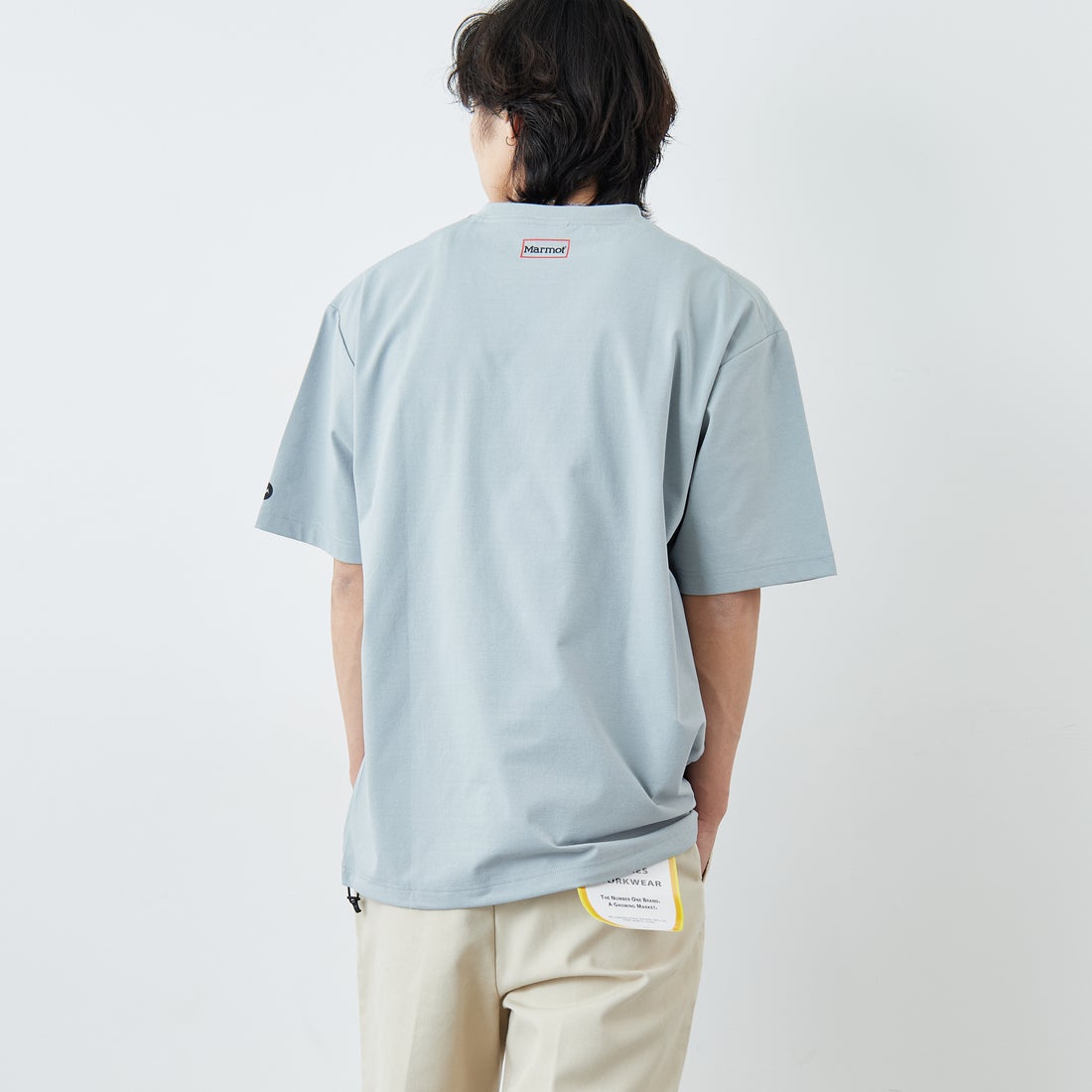 Marmot [マーモット] 別注 ドローコード付き ポケットロゴTシャツ [MTSS26MST338IN-JF] GRAY &&モデル身長：179cm 着用サイズ：L&&