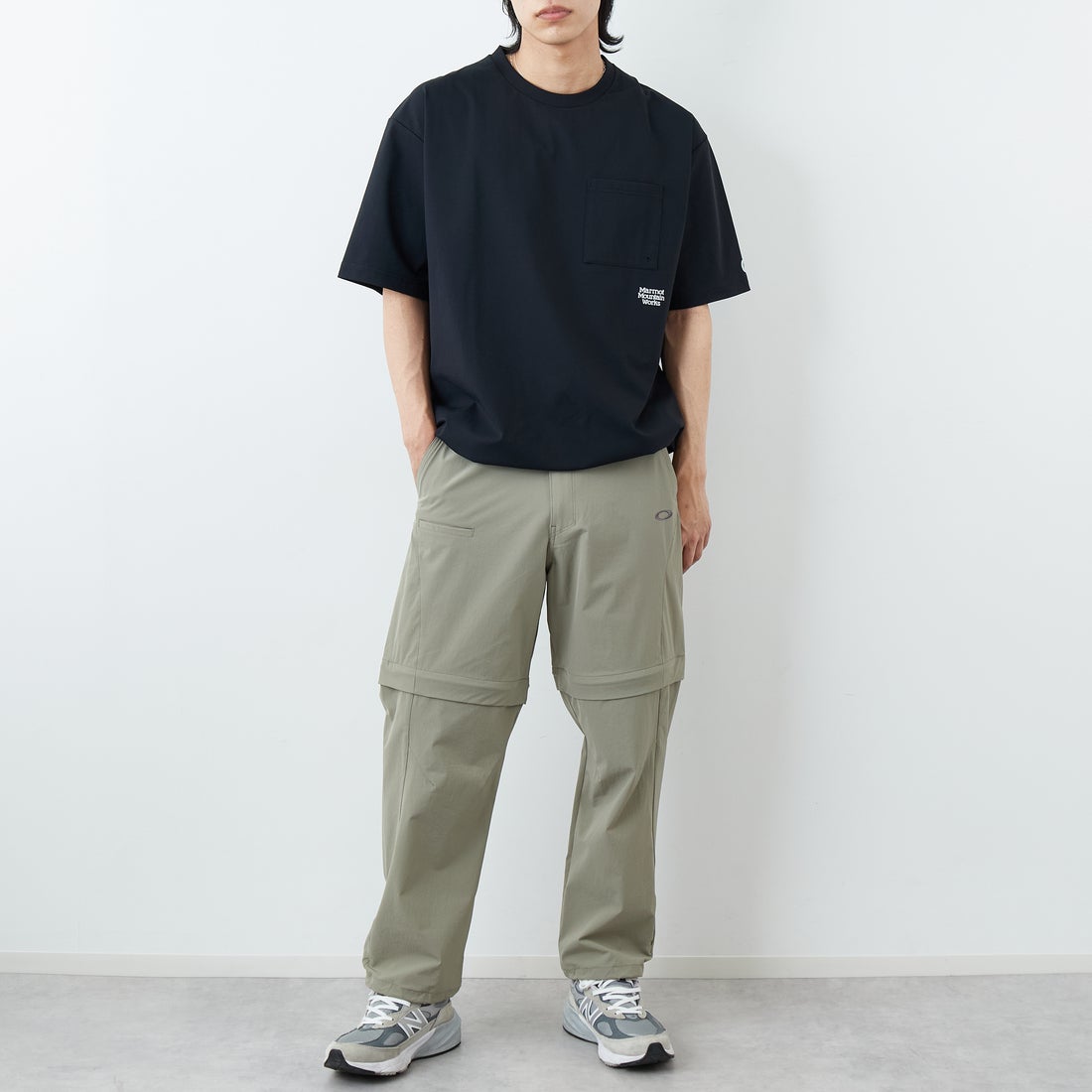 Marmot [マーモット] 別注 ドローコード付き ポケットロゴTシャツ [MTSS26MST338IN-JF] BLACK &&モデル身長：179cm 着用サイズ：L&&