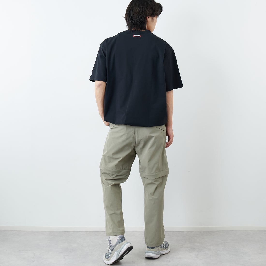Marmot [マーモット] 別注 ドローコード付き ポケットロゴTシャツ [MTSS26MST338IN-JF] BLACK &&モデル身長：179cm 着用サイズ：L&&