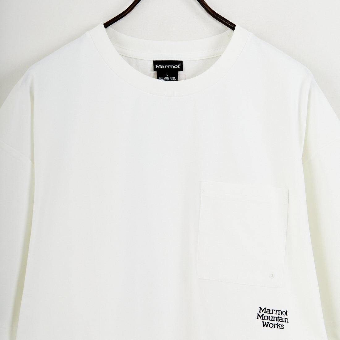 Marmot [マーモット] 別注 ドローコード付き ポケットロゴTシャツ [MTSS26MST338IN-JF] WHITE