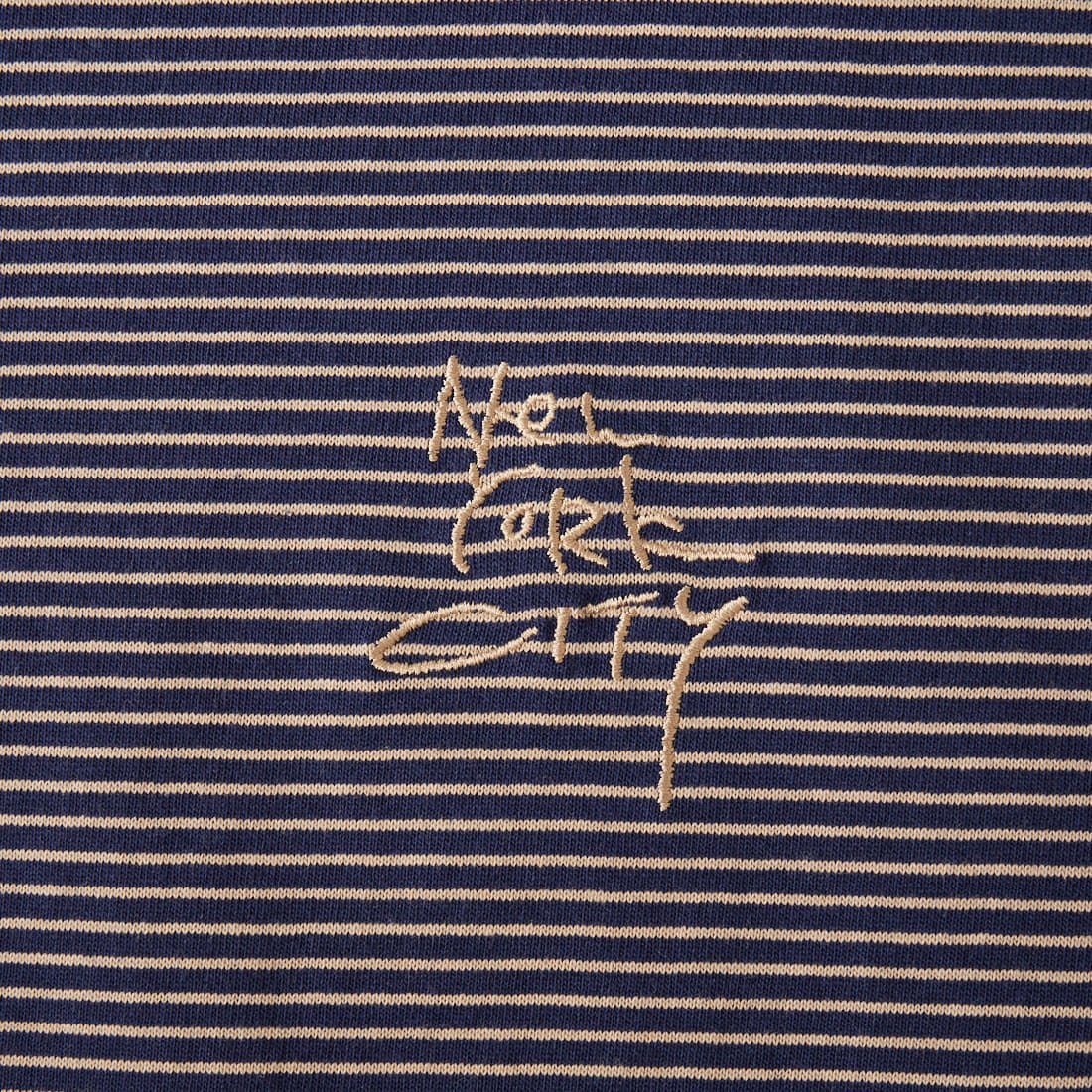 MANHATTAN PORTAGE [マンハッタンポーテージ] 別注 ランダム手描き風刺繍 バックプリントTシャツ [26SSMP-IN83-JF] NVY BORDER