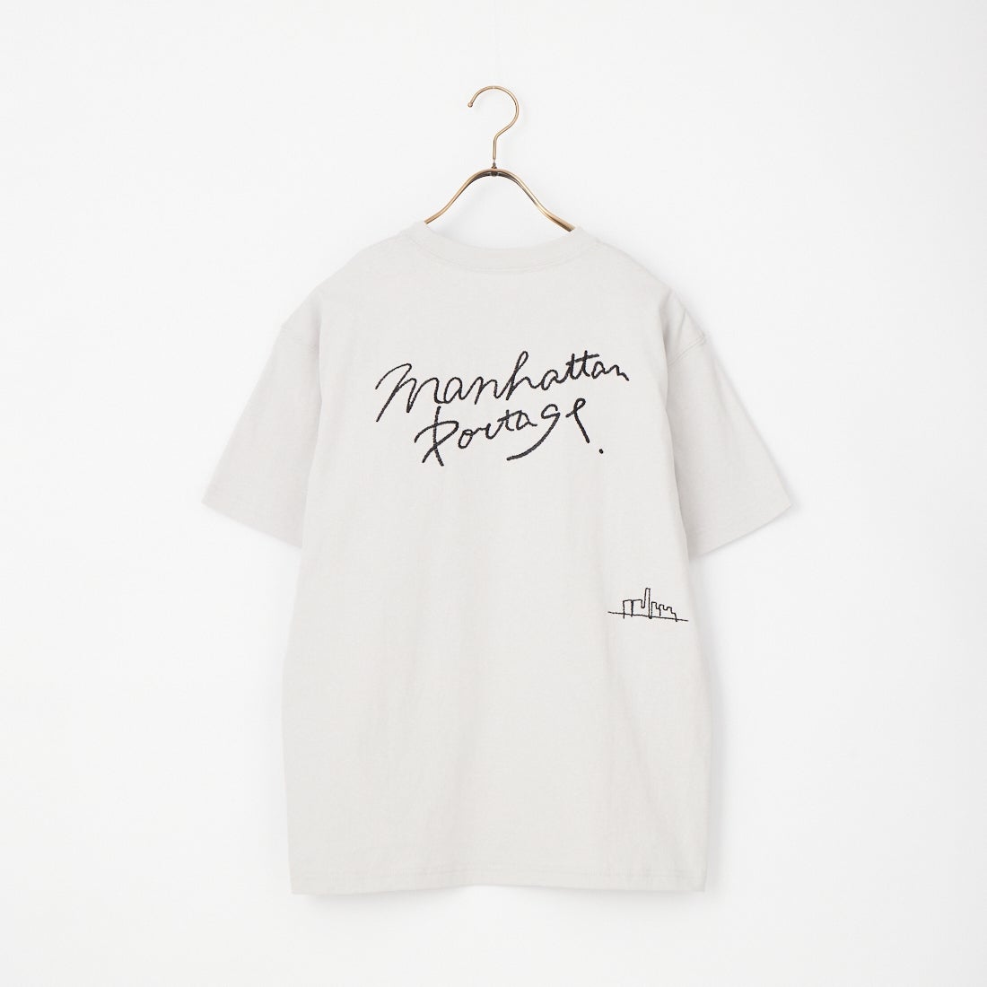 MANHATTAN PORTAGE [マンハッタンポーテージ] 別注 ランダム手描き風刺繍 バックプリントTシャツ [26SSMP-IN83-JF] L.GRAY