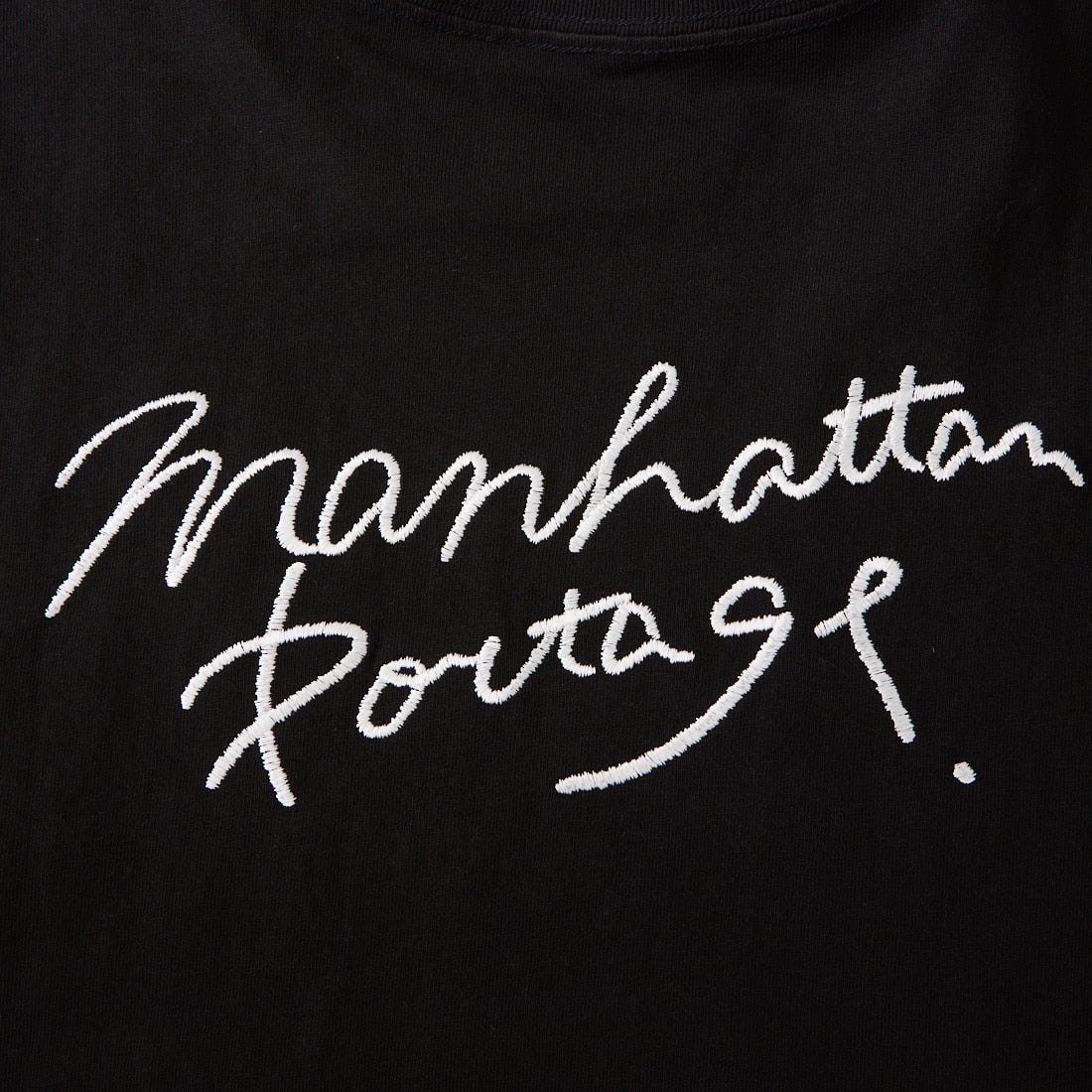 MANHATTAN PORTAGE [マンハッタンポーテージ] 別注 ランダム手描き風刺繍 バックプリントTシャツ [26SSMP-IN83-JF] BLACK