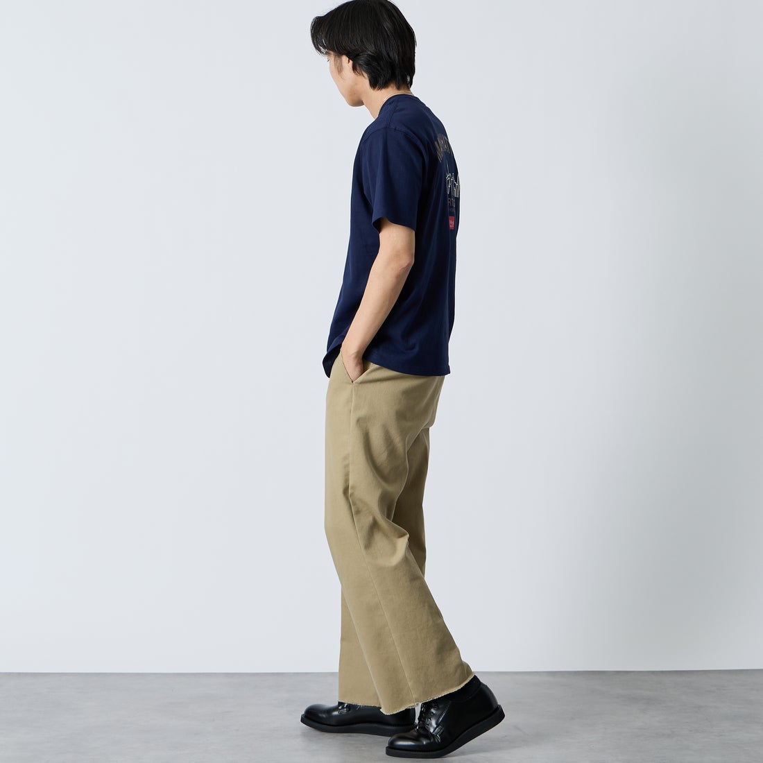 MANHATTAN PORTAGE [マンハッタンポーテージ] 別注 アーチプリントTシャツ [26SSMP-IN85-JF] NAVY &&モデル身長：179cm 着用サイズ：L&&