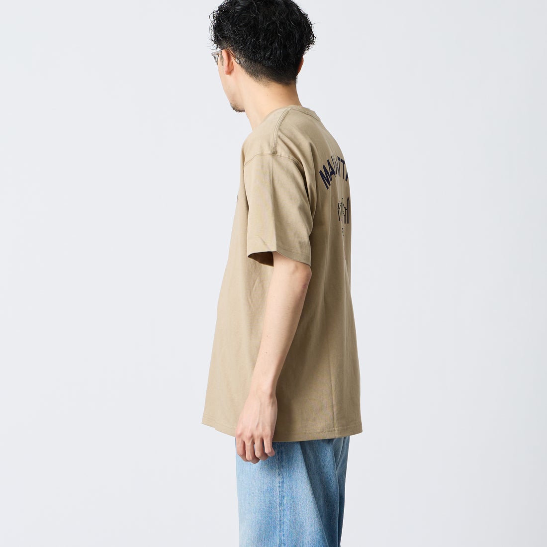 MANHATTAN PORTAGE [マンハッタンポーテージ] 別注 アーチプリントTシャツ [26SSMP-IN85-JF] BEIGE &&モデル身長：167cm 着用サイズ：L&&
