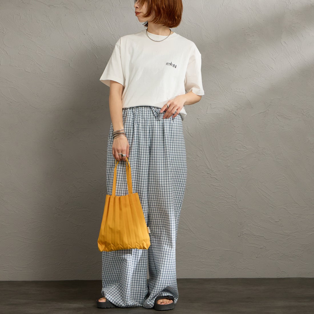 MANHATTAN PORTAGE [マンハッタンポーテージ] 別注 アーチプリントTシャツ [26SSMP-IN85-JF] WHITE &&モデル身長：158cm 着用サイズ：S&&