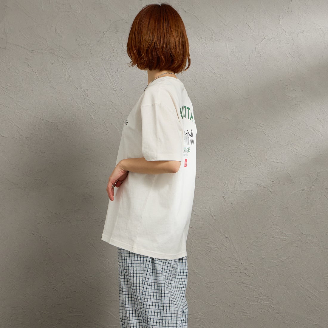 MANHATTAN PORTAGE [マンハッタンポーテージ] 別注 アーチプリントTシャツ [26SSMP-IN85-JF] WHITE &&モデル身長：158cm 着用サイズ：S&&