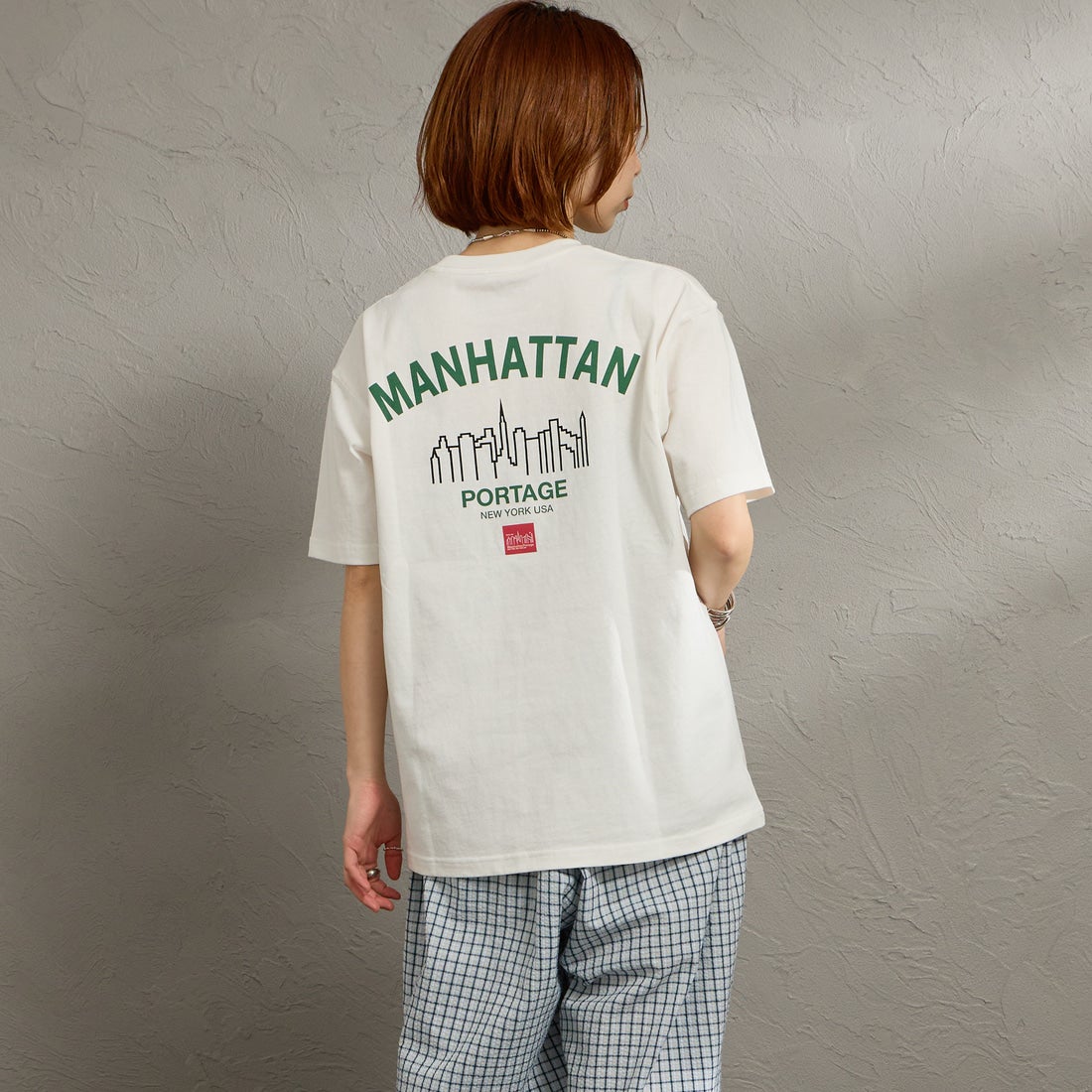 MANHATTAN PORTAGE [マンハッタンポーテージ] 別注 アーチプリントTシャツ [26SSMP-IN85-JF] WHITE &&モデル身長：158cm 着用サイズ：S&&