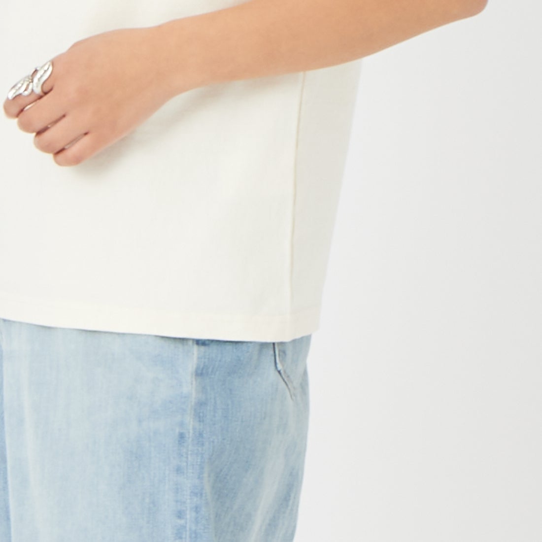 The Endless Summer [エンドレスサマー] NO WORRIES ショートスリーブTシャツ [FH-26574331] 05 IVORY &&モデル身長：162cm 着用サイズ：S&&