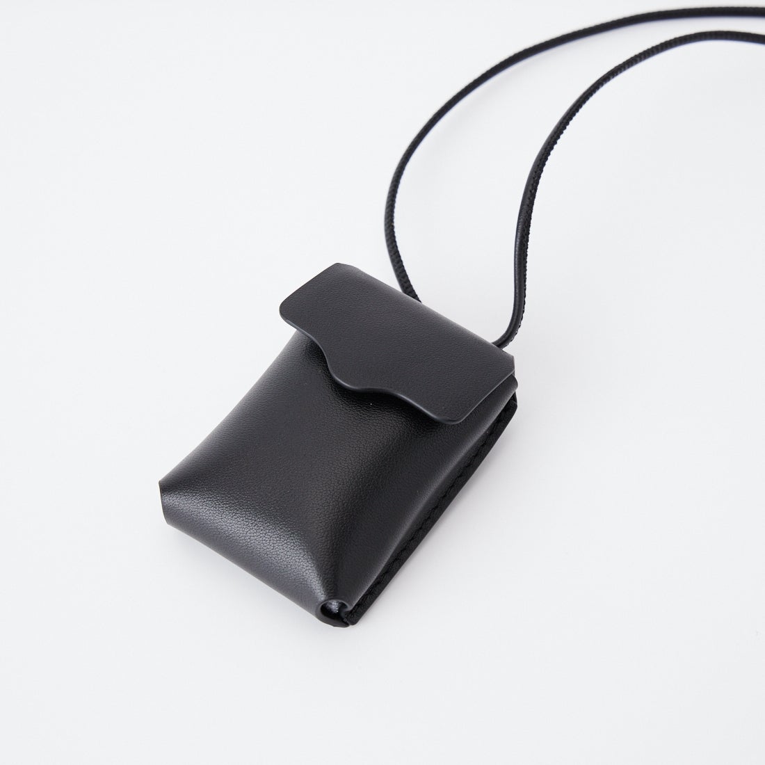 anuke [アンヌーク] 2WAYマルチケース [62611017] BLK