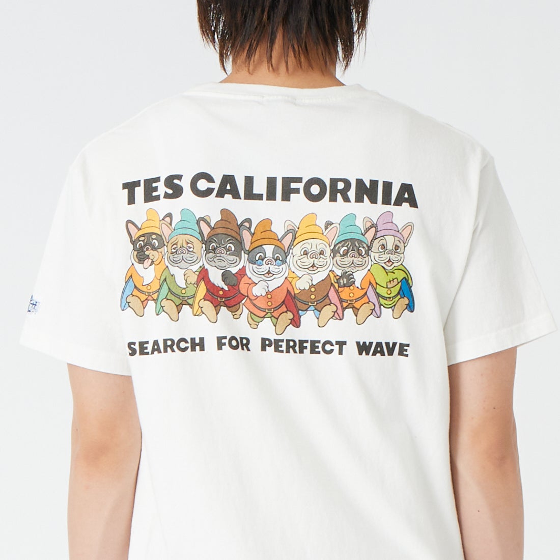 The Endless Summer [エンドレスサマー] SEVENS BUHI ショートスリーブTシャツ [FH-26574321] 07 WHITE &&モデル身長：177cm 着用サイズ：M&&