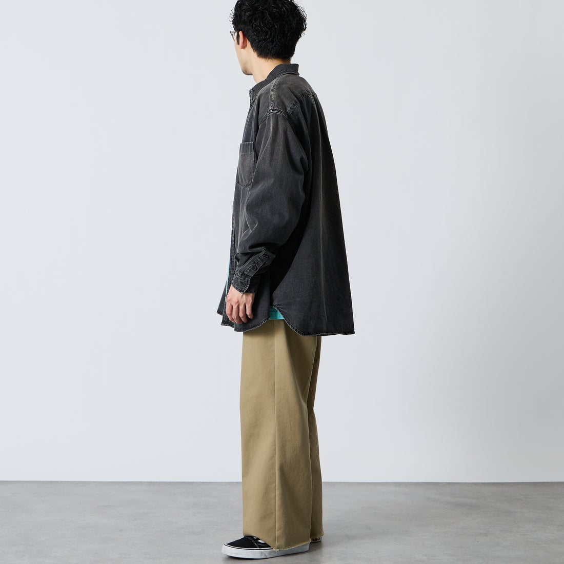 PENNEYS [ぺニーズ] 別注 デニムビッグシャツ [PN26S001-JF] BLACK USED &&モデル身長：168cm 着用サイズ：L&&
