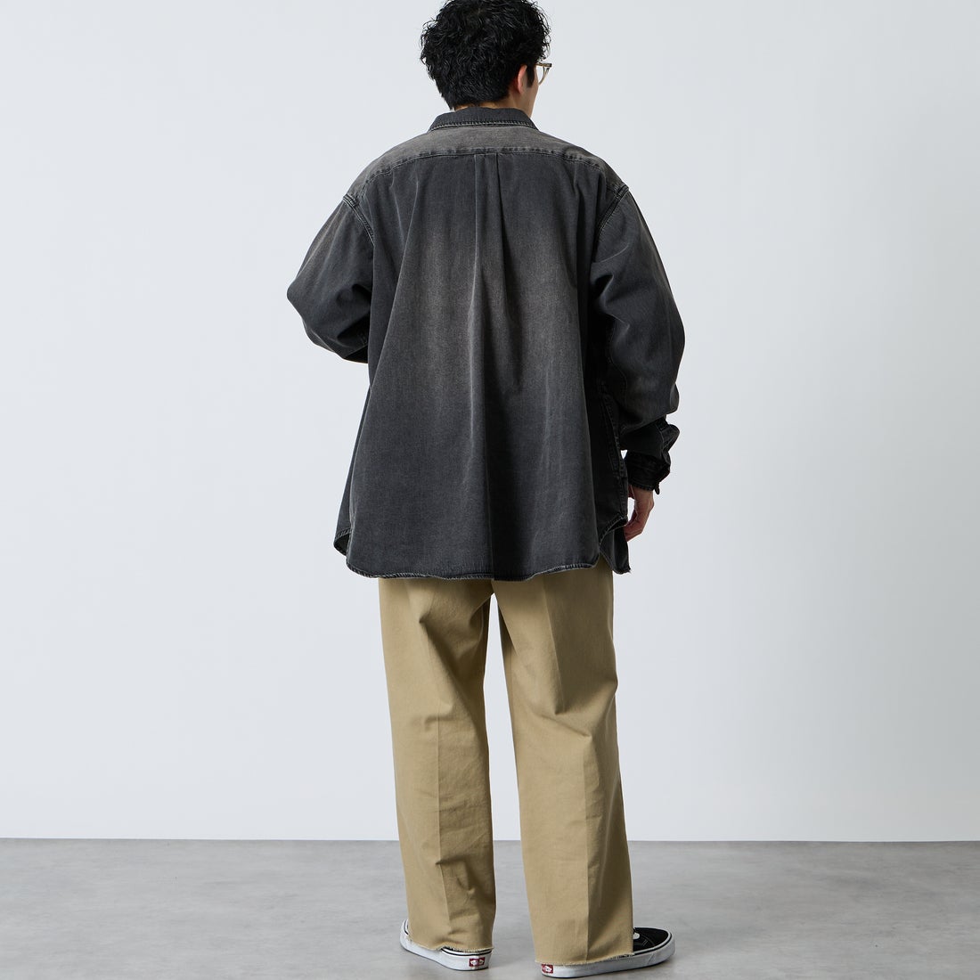 PENNEYS [ぺニーズ] 別注 デニムビッグシャツ [PN26S001-JF] BLACK USED &&モデル身長：168cm 着用サイズ：L&&