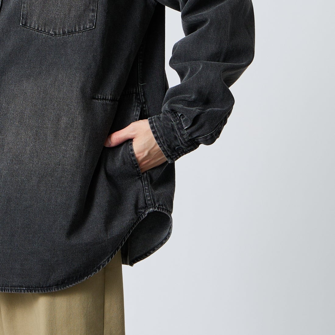 PENNEYS [ぺニーズ] 別注 デニムビッグシャツ [PN26S001-JF] BLACK USED &&モデル身長：168cm 着用サイズ：L&&