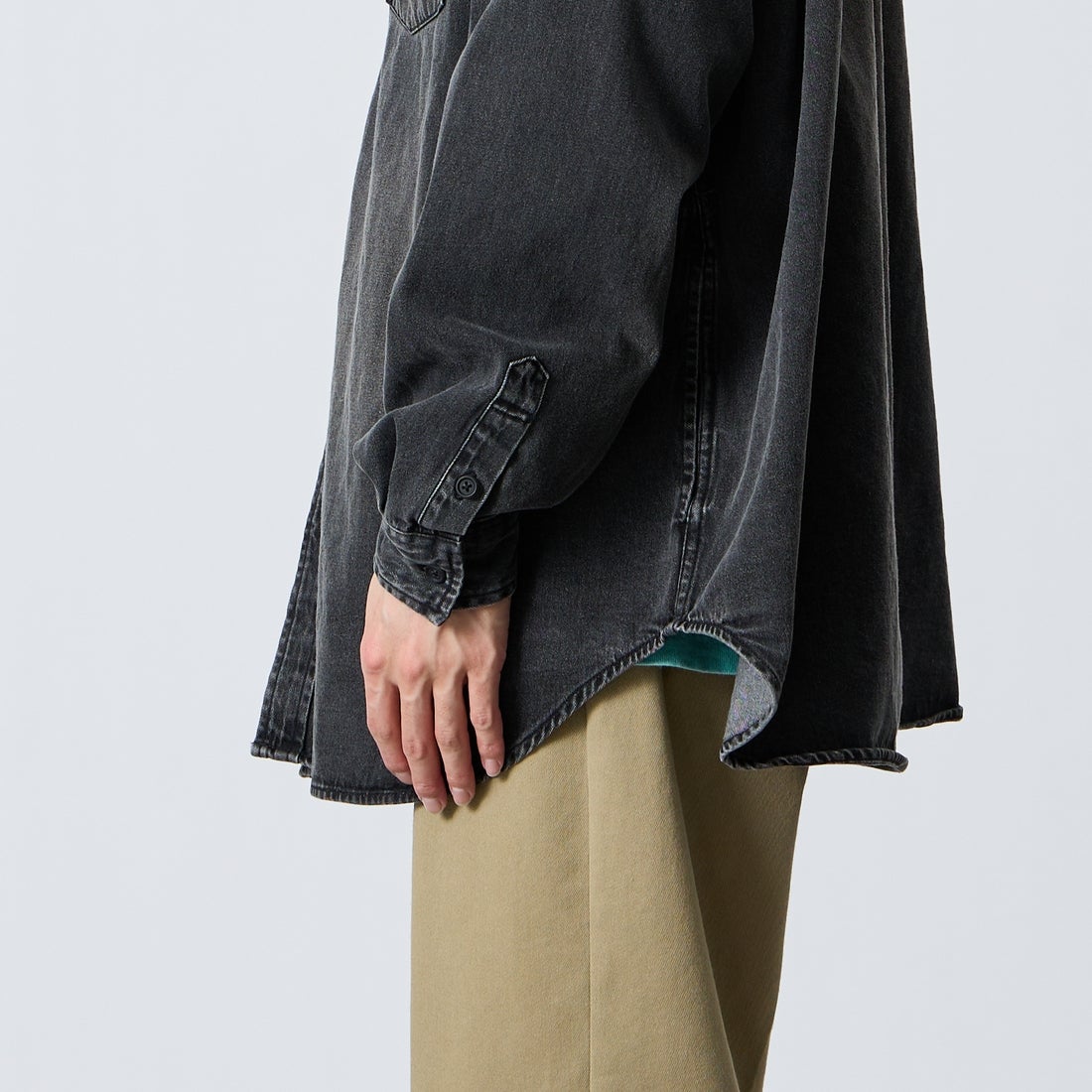 PENNEYS [ぺニーズ] 別注 デニムビッグシャツ [PN26S001-JF] BLACK USED &&モデル身長：168cm 着用サイズ：L&&