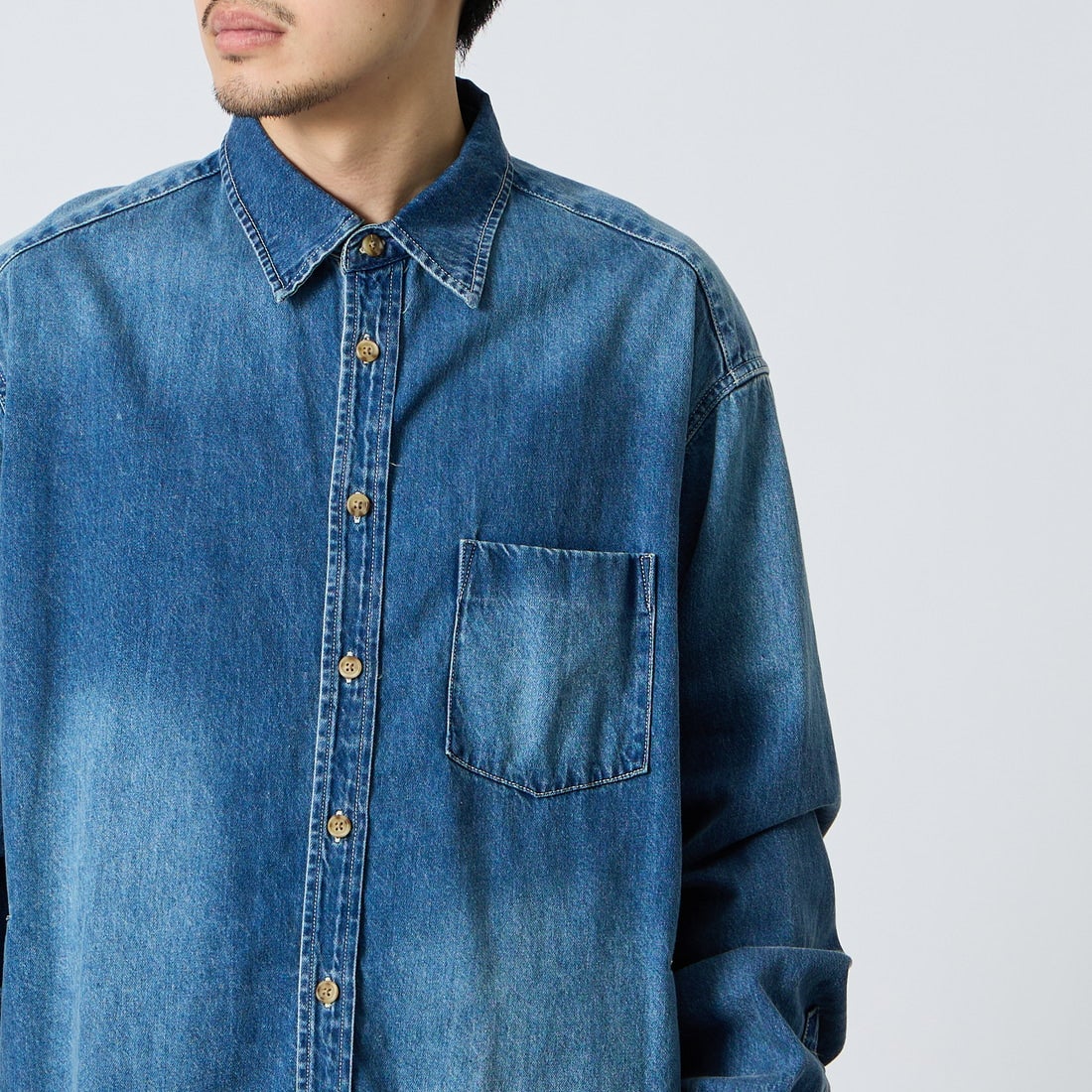 PENNEYS [ぺニーズ] 別注 デニムビッグシャツ [PN26S001-JF] BLUE USED &&モデル身長：168cm 着用サイズ：M&&