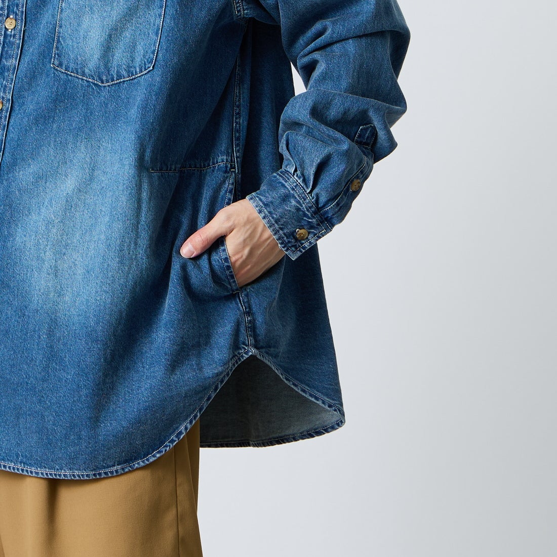 PENNEYS [ぺニーズ] 別注 デニムビッグシャツ [PN26S001-JF] BLUE USED &&モデル身長：168cm 着用サイズ：M&&