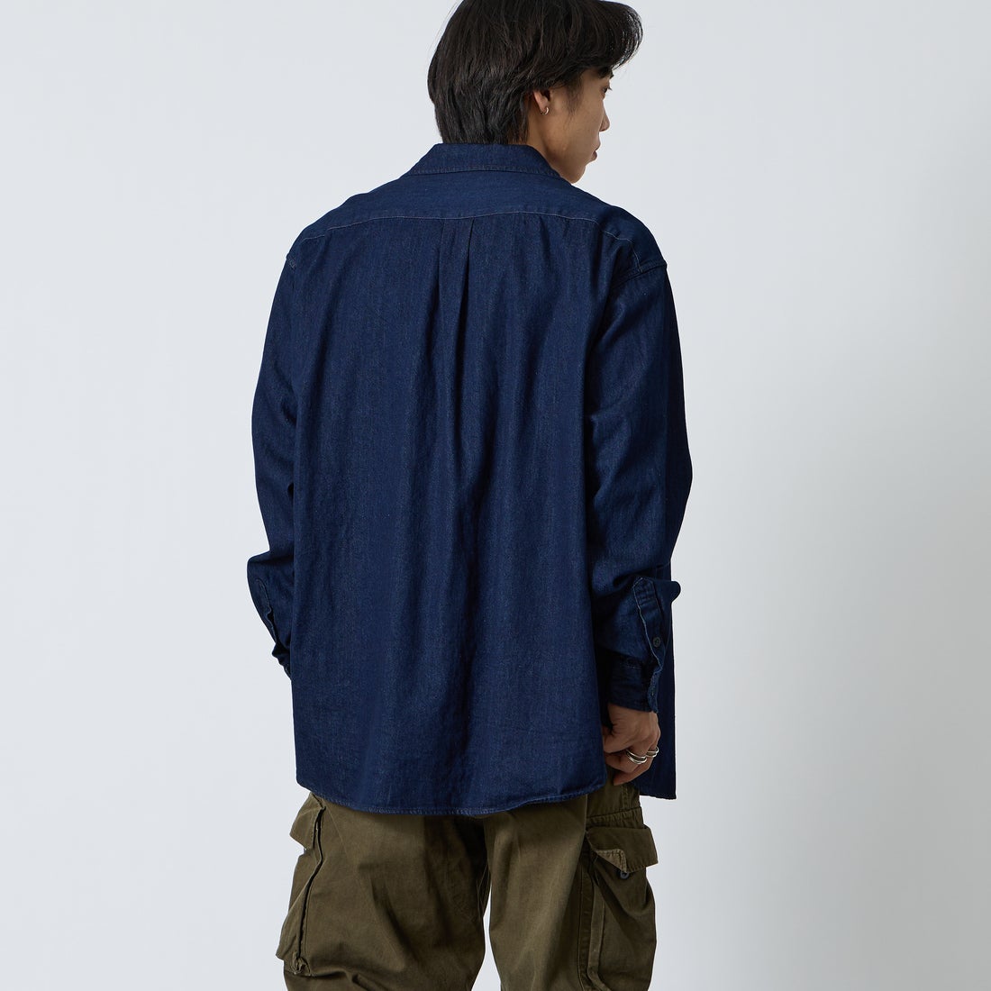 PENNEYS [ぺニーズ] 別注 デニムビッグシャツ [PN26S001-JF] BLUE O.W &&モデル身長：179cm 着用サイズ：L&&