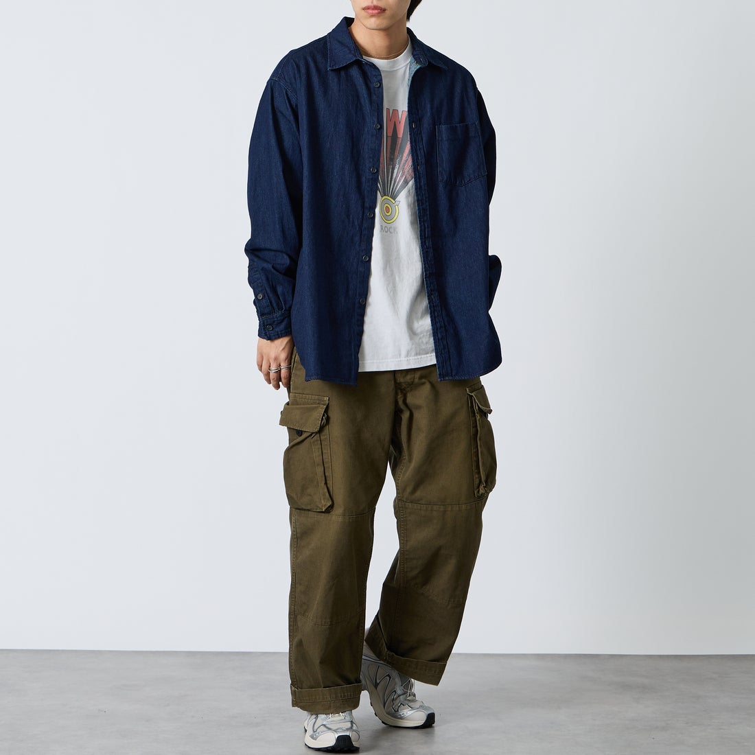 PENNEYS [ぺニーズ] 別注 デニムビッグシャツ [PN26S001-JF] BLUE O.W &&モデル身長：179cm 着用サイズ：L&&