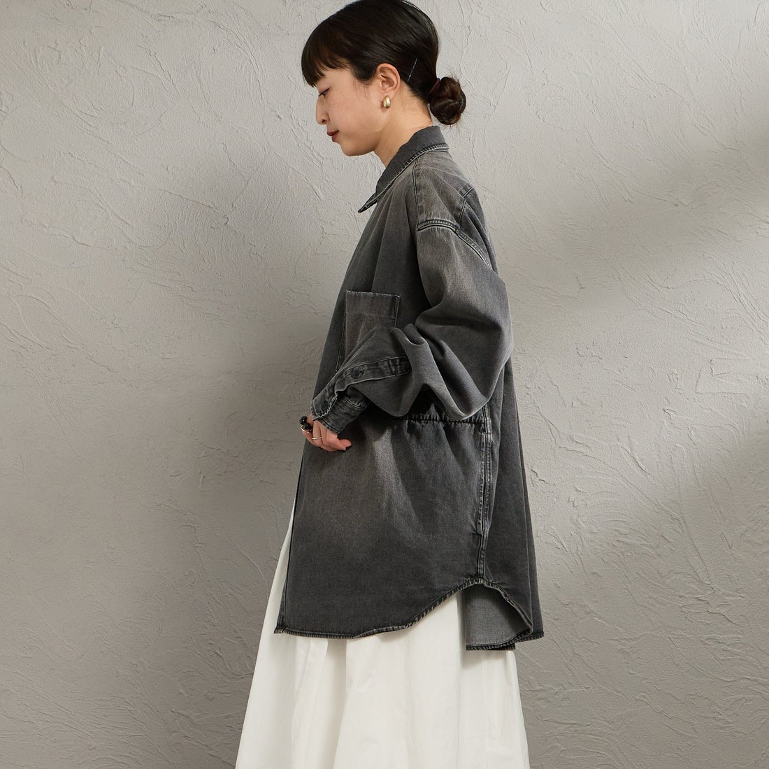 PENNEYS [ぺニーズ] 別注 デニムビッグシャツ [PN26S001-JF] BLACK USED &&モデル身長：150cm 着用サイズ：S&&ーズ] 別注 デニムビッグシャツ [PN26S001-JF] BLACK USED
