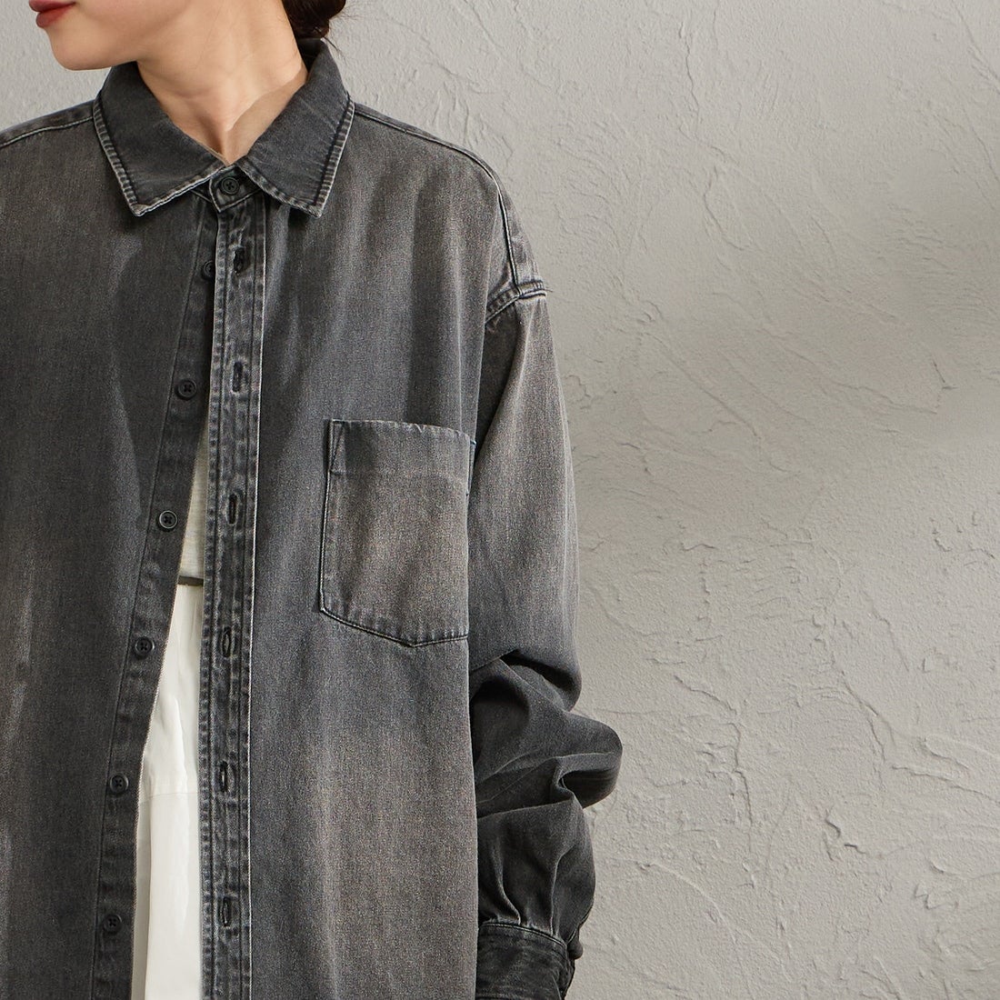 PENNEYS [ぺニーズ] 別注 デニムビッグシャツ [PN26S001-JF] BLACK USED &&モデル身長：150cm 着用サイズ：S&&