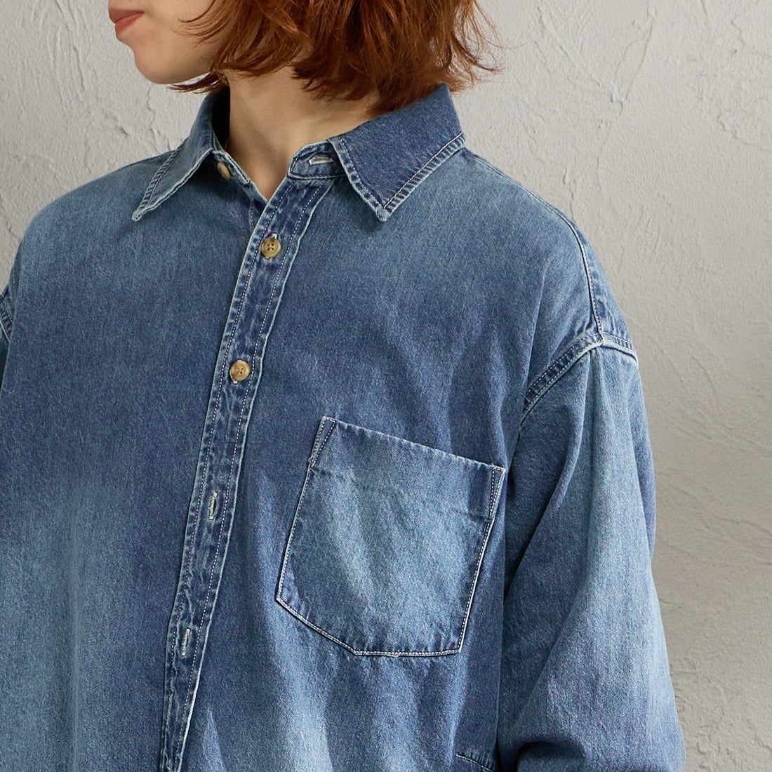 PENNEYS [ぺニーズ] 別注 デニムビッグシャツ [PN26S001-JF] BLUE USED &&モデル身長：158cm 着用サイズ：S&&
