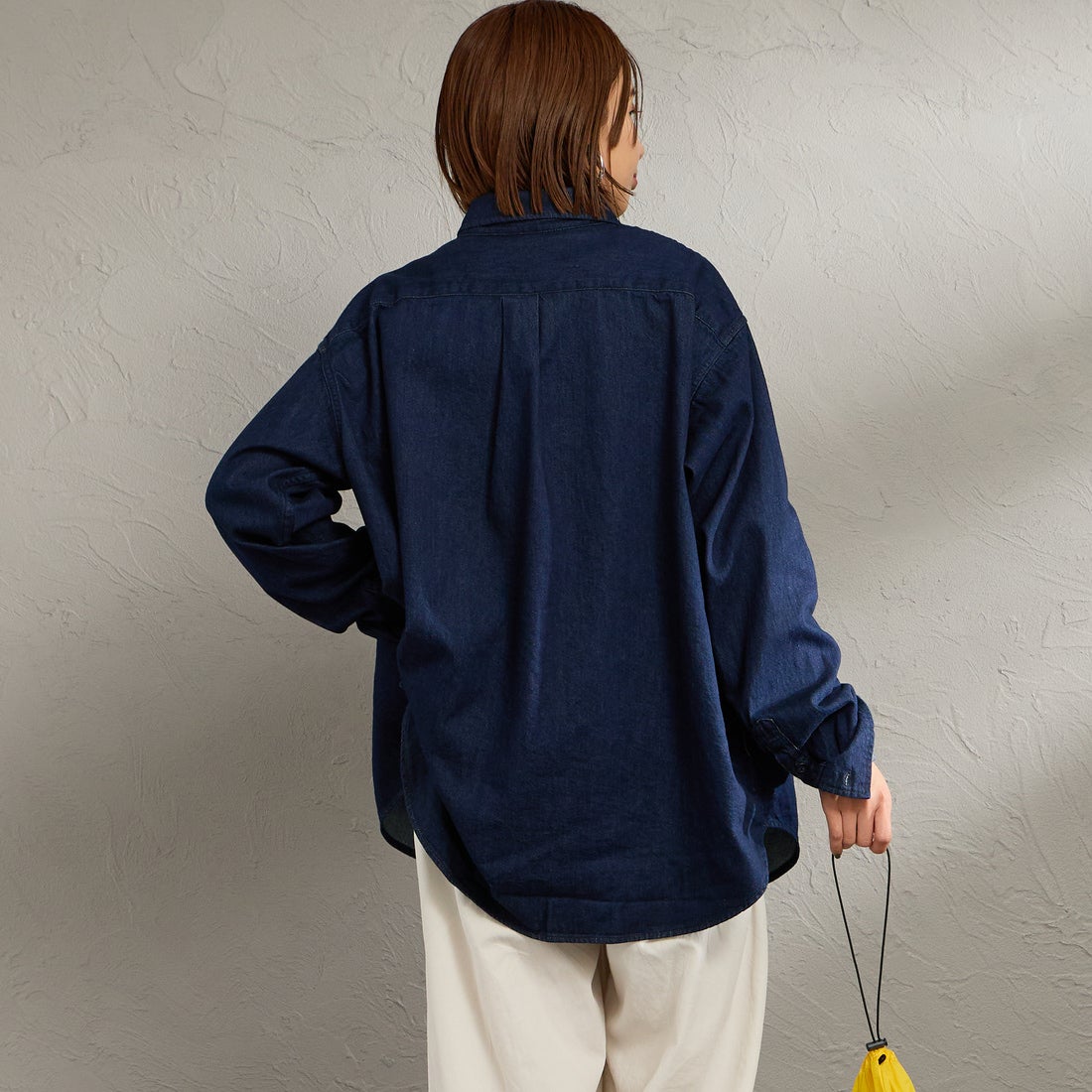 PENNEYS [ぺニーズ] 別注 デニムビッグシャツ [PN26S001-JF] BLUE O.W &&モデル身長：159cm 着用サイズ：S&&