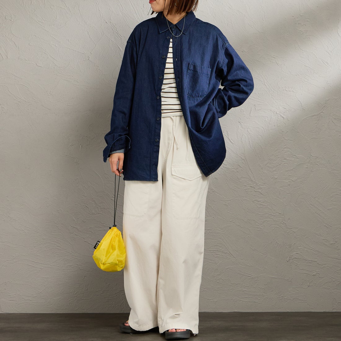 PENNEYS [ぺニーズ] 別注 デニムビッグシャツ [PN26S001-JF] BLUE O.W &&モデル身長：159cm 着用サイズ：S&&