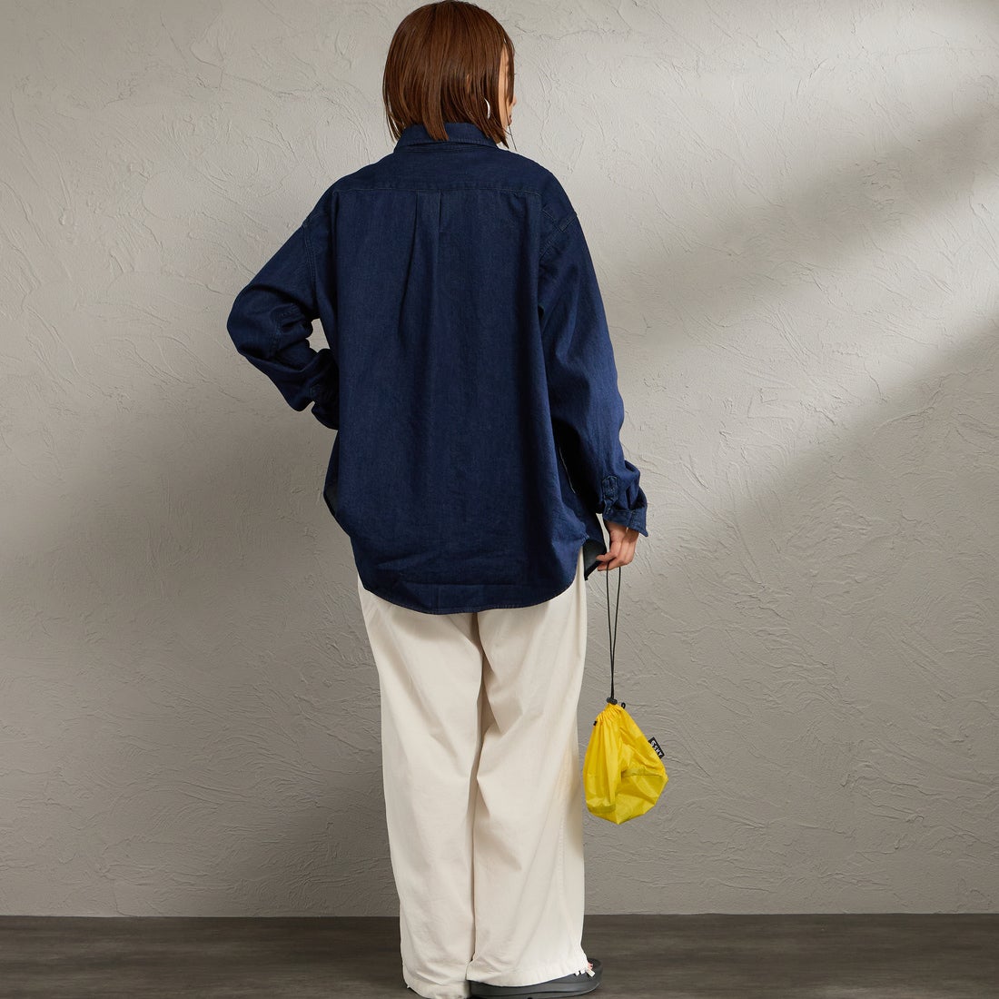 PENNEYS [ぺニーズ] 別注 デニムビッグシャツ [PN26S001-JF] BLUE O.W &&モデル身長：159cm 着用サイズ：S&&