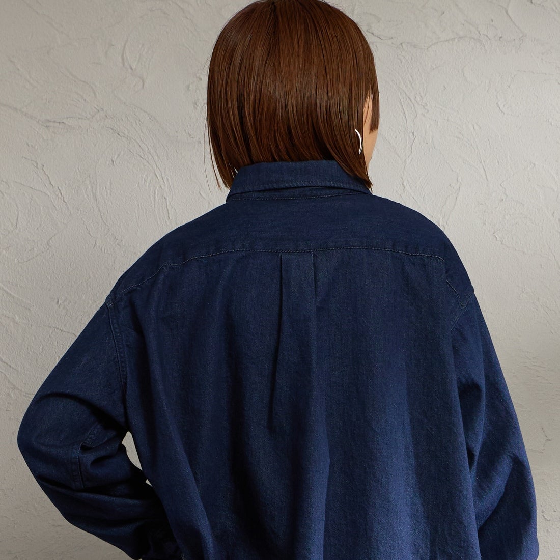 PENNEYS [ぺニーズ] 別注 デニムビッグシャツ [PN26S001-JF] BLUE O.W &&モデル身長：159cm 着用サイズ：S&&