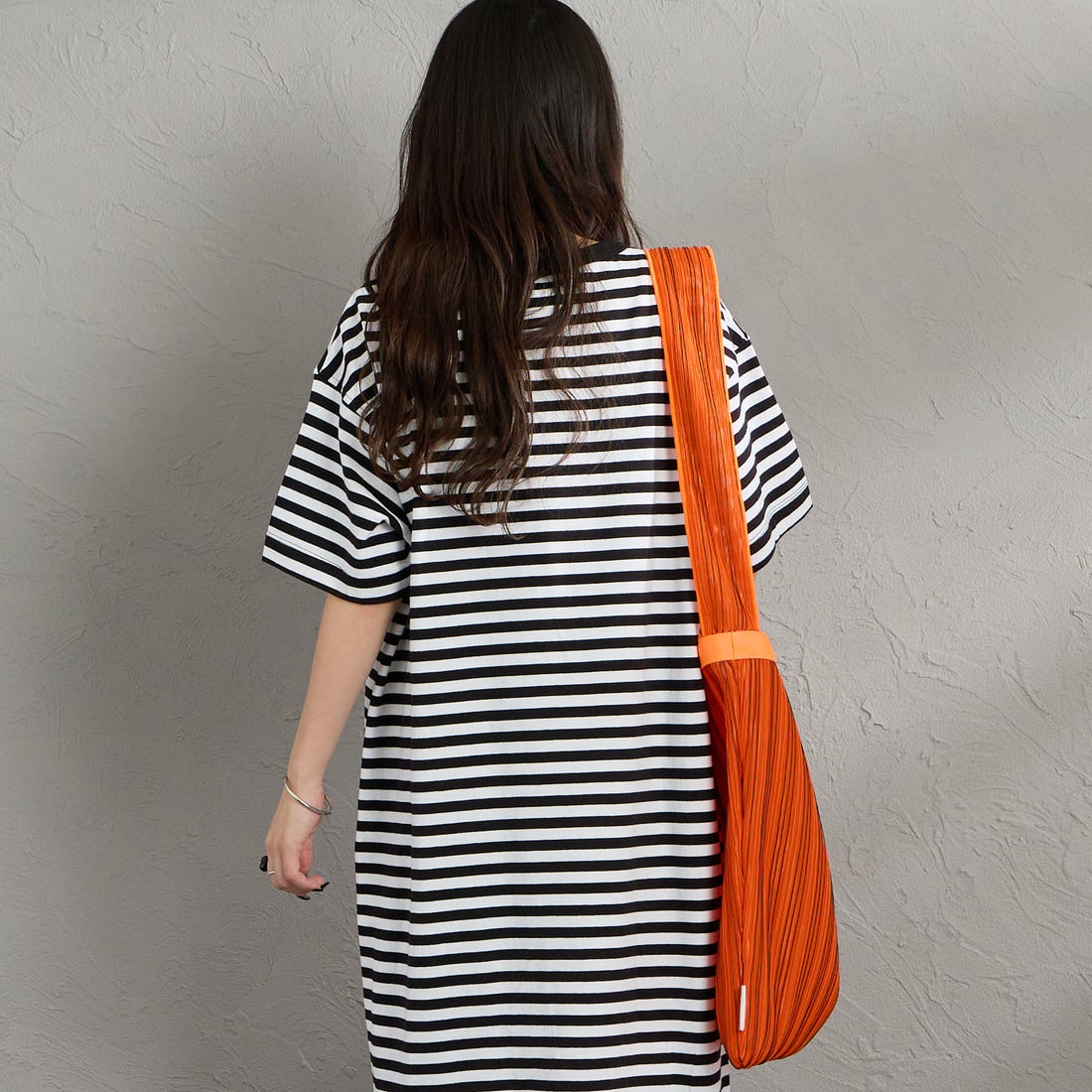 CHUMS [チャムス] ブービーロゴワンピース [CH18-1383] W049 WH/BK &&モデル身長：150cm 着用サイズ：WM&&