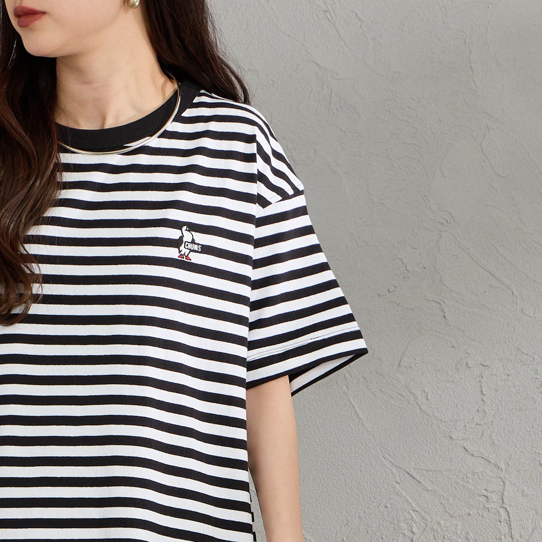 CHUMS [チャムス] ブービーロゴワンピース [CH18-1383] W049 WH/BK &&モデル身長：150cm 着用サイズ：WM&&