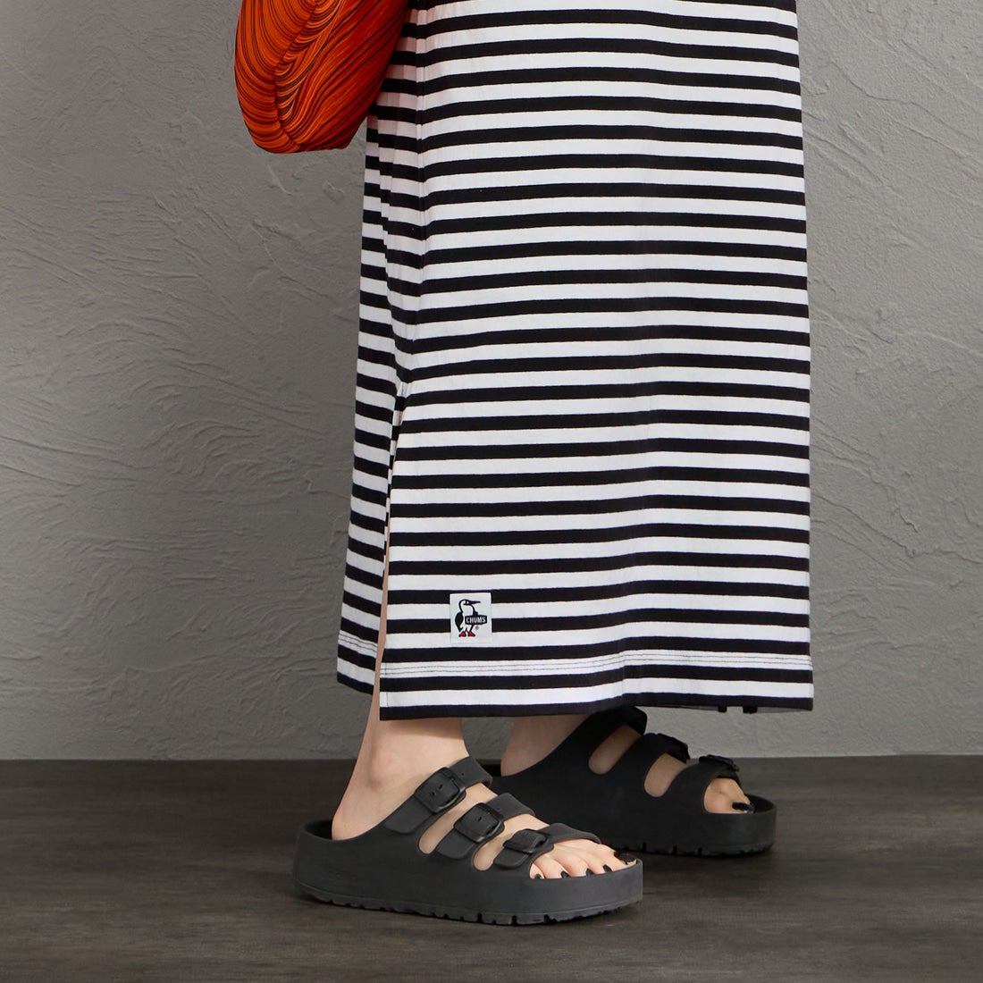 CHUMS [チャムス] ブービーロゴワンピース [CH18-1383] W049 WH/BK &&モデル身長：150cm 着用サイズ：WM&&