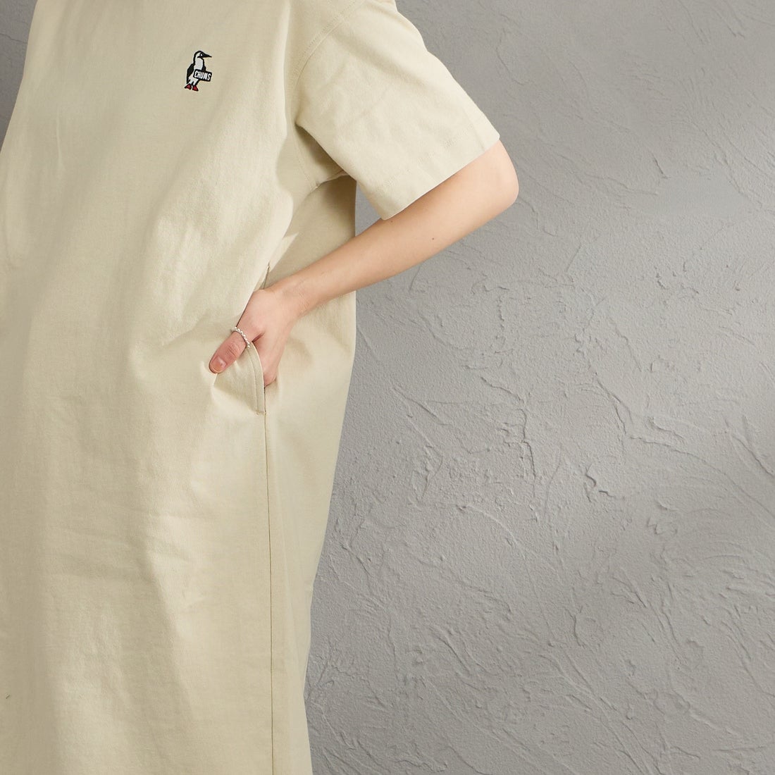 CHUMS [チャムス] ブービーロゴワンピース [CH18-1383] G057 GREIG &&モデル身長：158cm 着用サイズ：WM&&