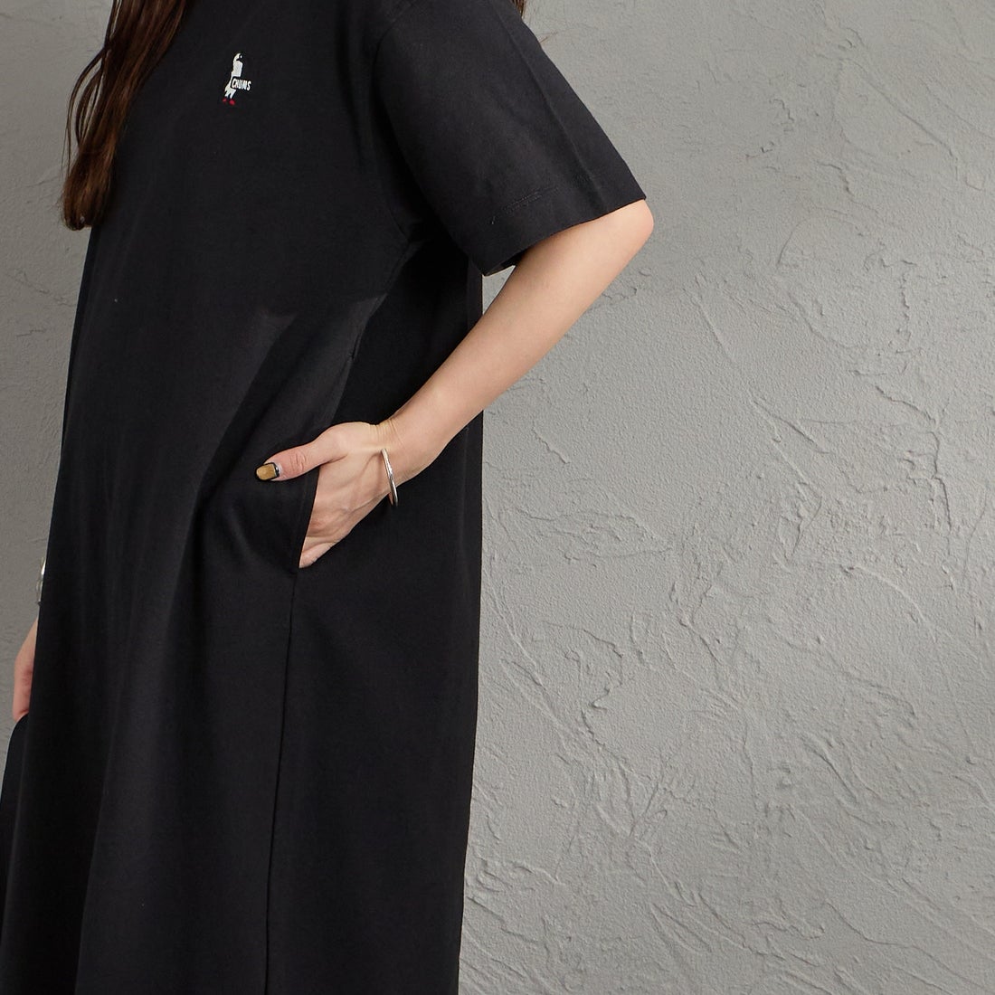 CHUMS [チャムス] ブービーロゴワンピース [CH18-1383] K001 BLACK &&モデル身長：150cm 着用サイズ：WM&&