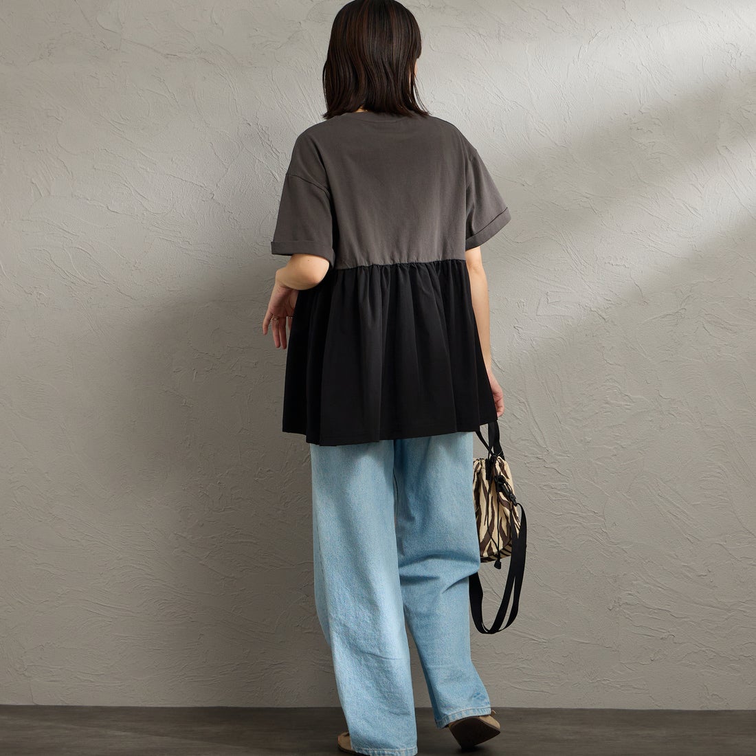 KELTY [ケルティ] 別注 ウエスト切替 ペプラムデザインTシャツ [KE262W30IN01-JF] ﾁｬｺｰﾙ &&モデル身長：160cm 着用サイズ：F&&