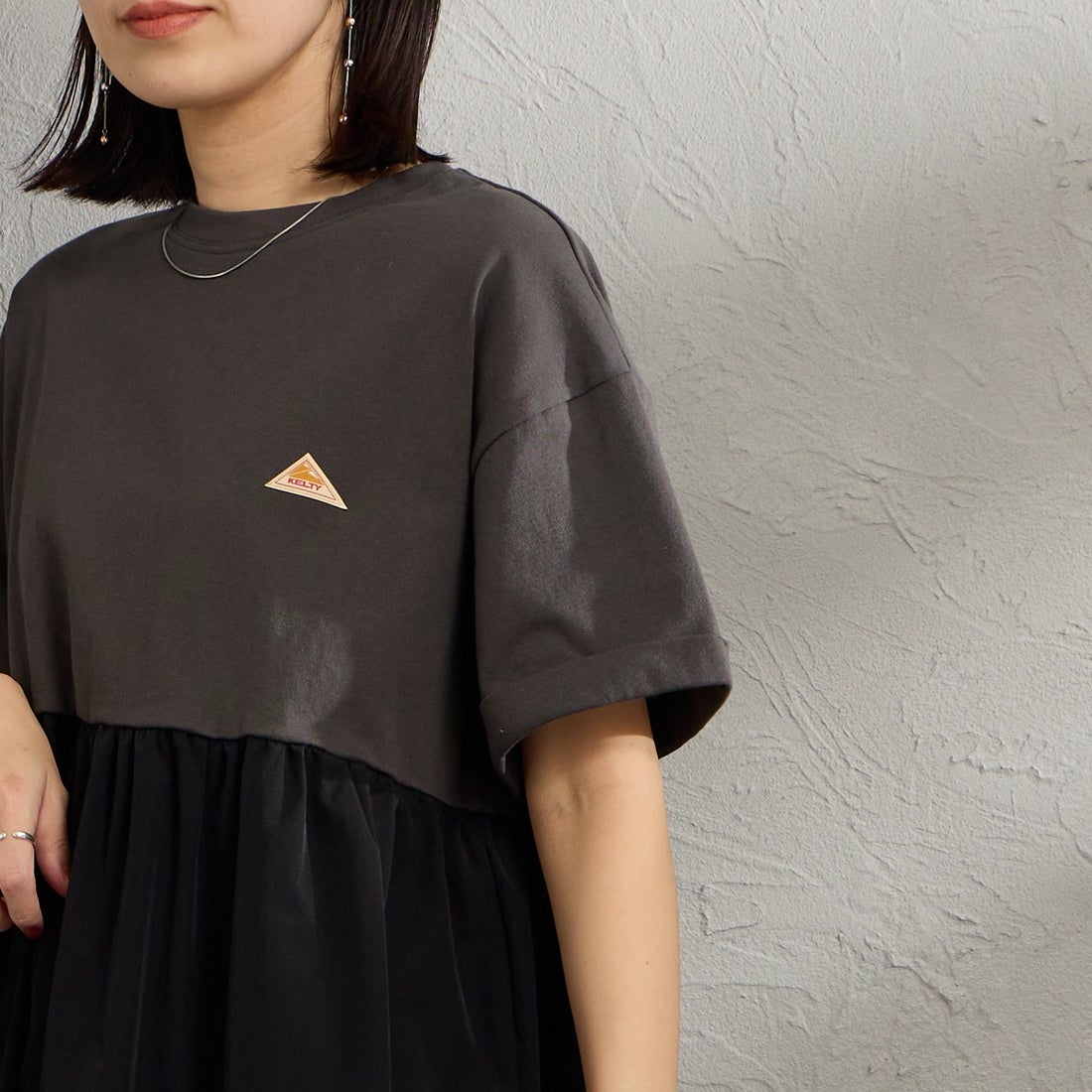 KELTY [ケルティ] 別注 ウエスト切替 ペプラムデザインTシャツ [KE262W30IN01-JF] ﾁｬｺｰﾙ &&モデル身長：160cm 着用サイズ：F&&