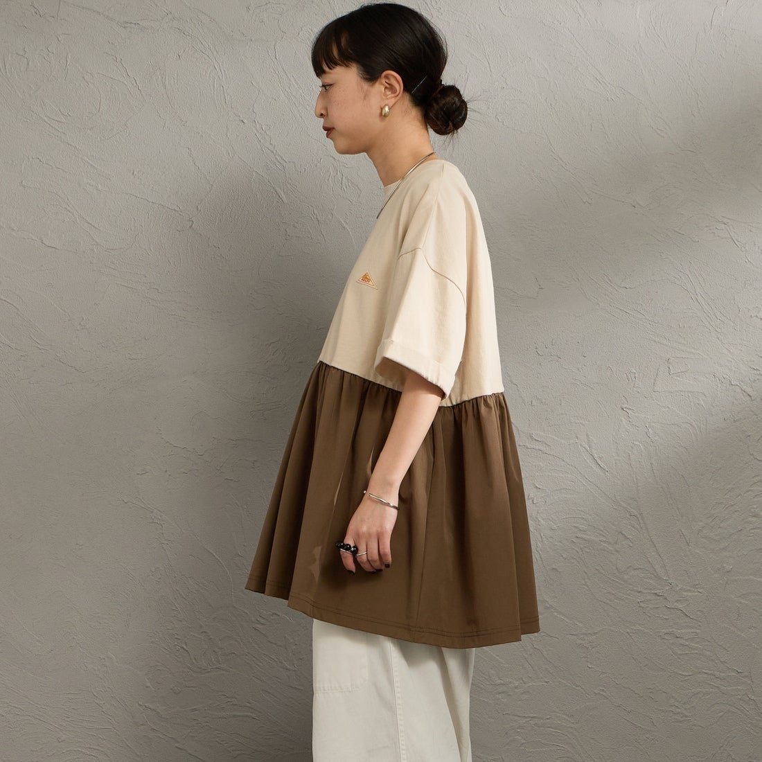 KELTY [ケルティ] 別注 ウエスト切替 ペプラムデザインTシャツ [KE262W30IN01-JF] ｸﾞﾚｰｼﾞｭ &&モデル身長：150cm 着用サイズ：F&&