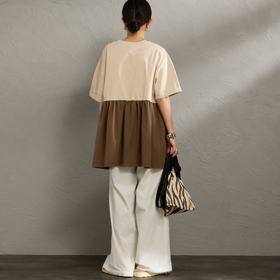 KELTY [ケルティ] 別注 ウエスト切替 ペプラムデザインTシャツ [KE262W30IN01-JF] ｸﾞﾚｰｼﾞｭ &&モデル身長：150cm 着用サイズ：F&&