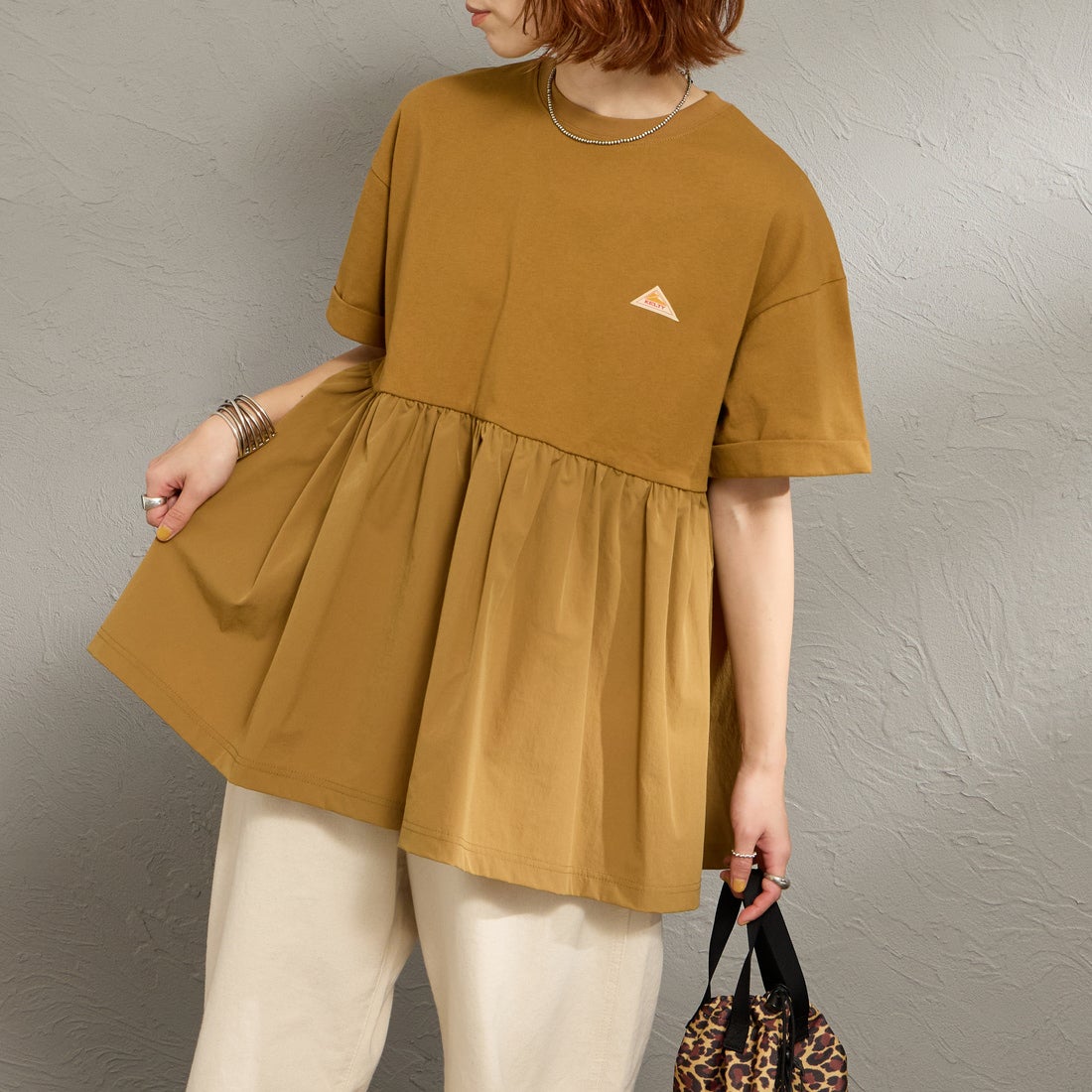 KELTY [ケルティ] 別注 ウエスト切替 ペプラムデザインTシャツ [KE262W30IN01-JF] ｶｰｷ &&モデル身長：158cm 着用サイズ：F&&