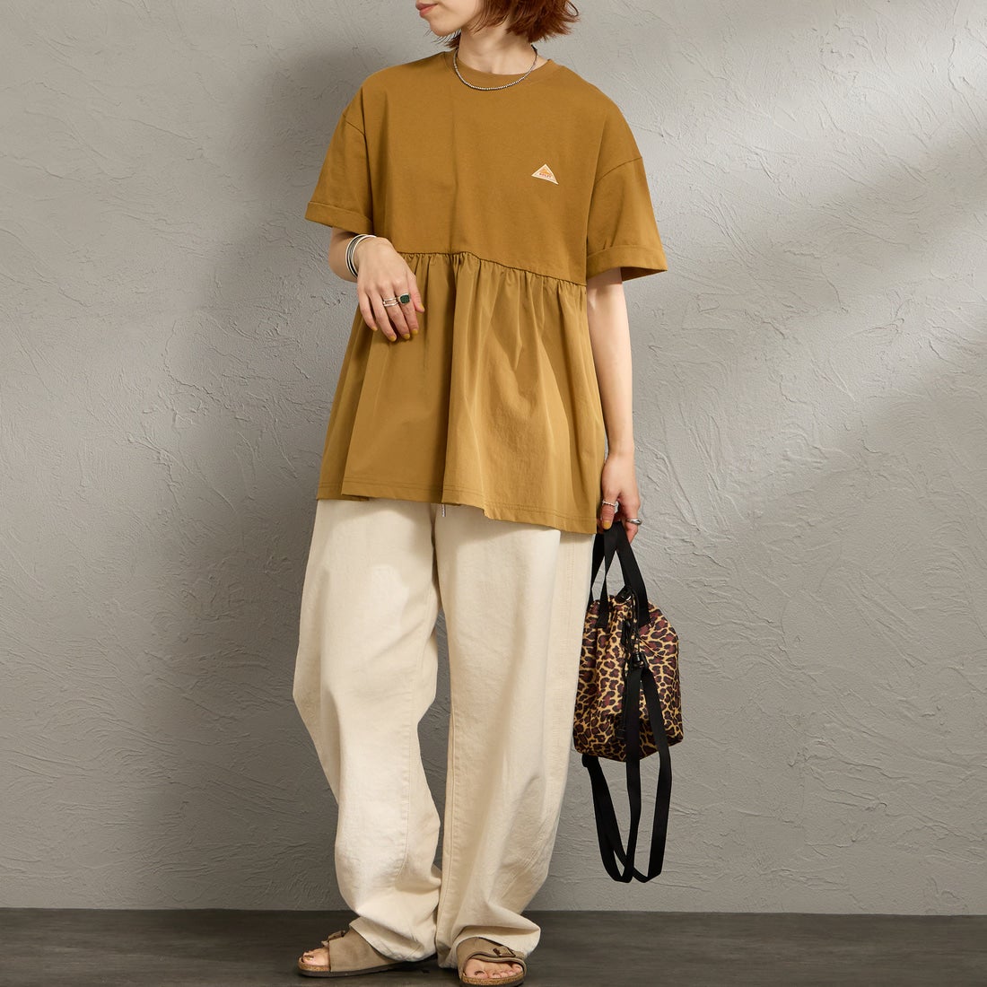 KELTY [ケルティ] 別注 ウエスト切替 ペプラムデザインTシャツ [KE262W30IN01-JF] ｶｰｷ &&モデル身長：158cm 着用サイズ：F&&