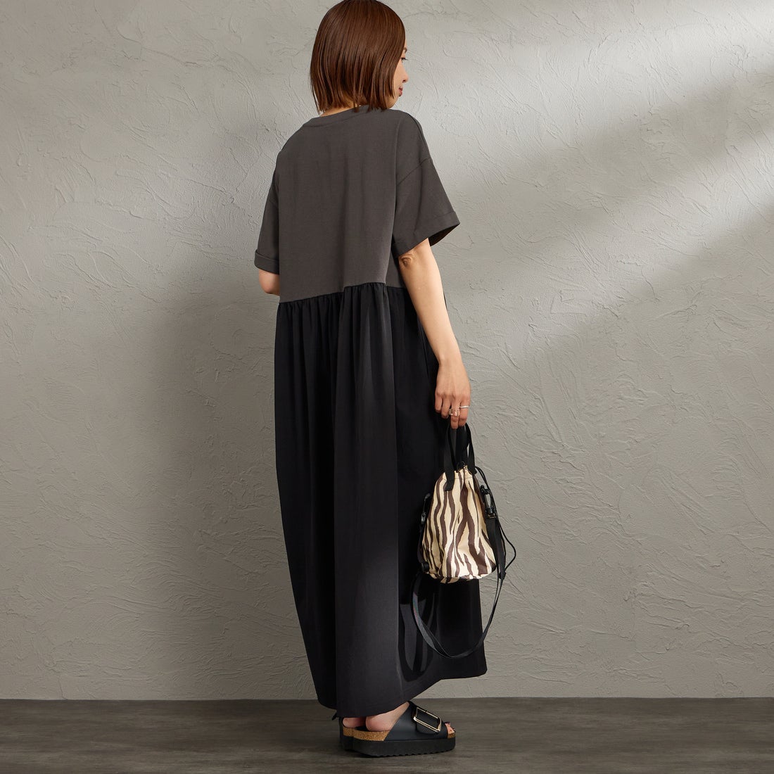 KELTY [ケルティ] 別注 異素材切替 ウエストギャザーワンピース [KE262W30IN02-JF] ﾁｬｺｰﾙ &&モデル身長：159cm 着用サイズ：F&&