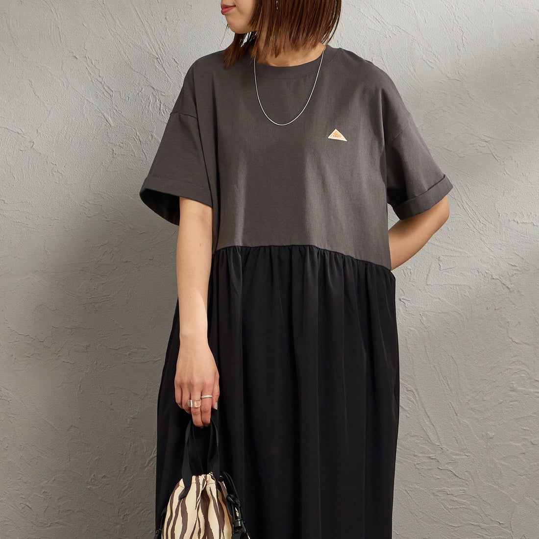 KELTY [ケルティ] 別注 異素材切替 ウエストギャザーワンピース [KE262W30IN02-JF] ﾁｬｺｰﾙ &&モデル身長：159cm 着用サイズ：F&&