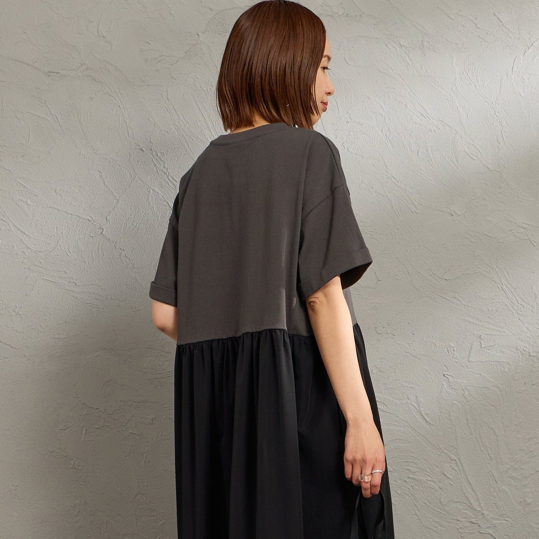 KELTY [ケルティ] 別注 異素材切替 ウエストギャザーワンピース [KE262W30IN02-JF] ﾁｬｺｰﾙ &&モデル身長：159cm 着用サイズ：F&&