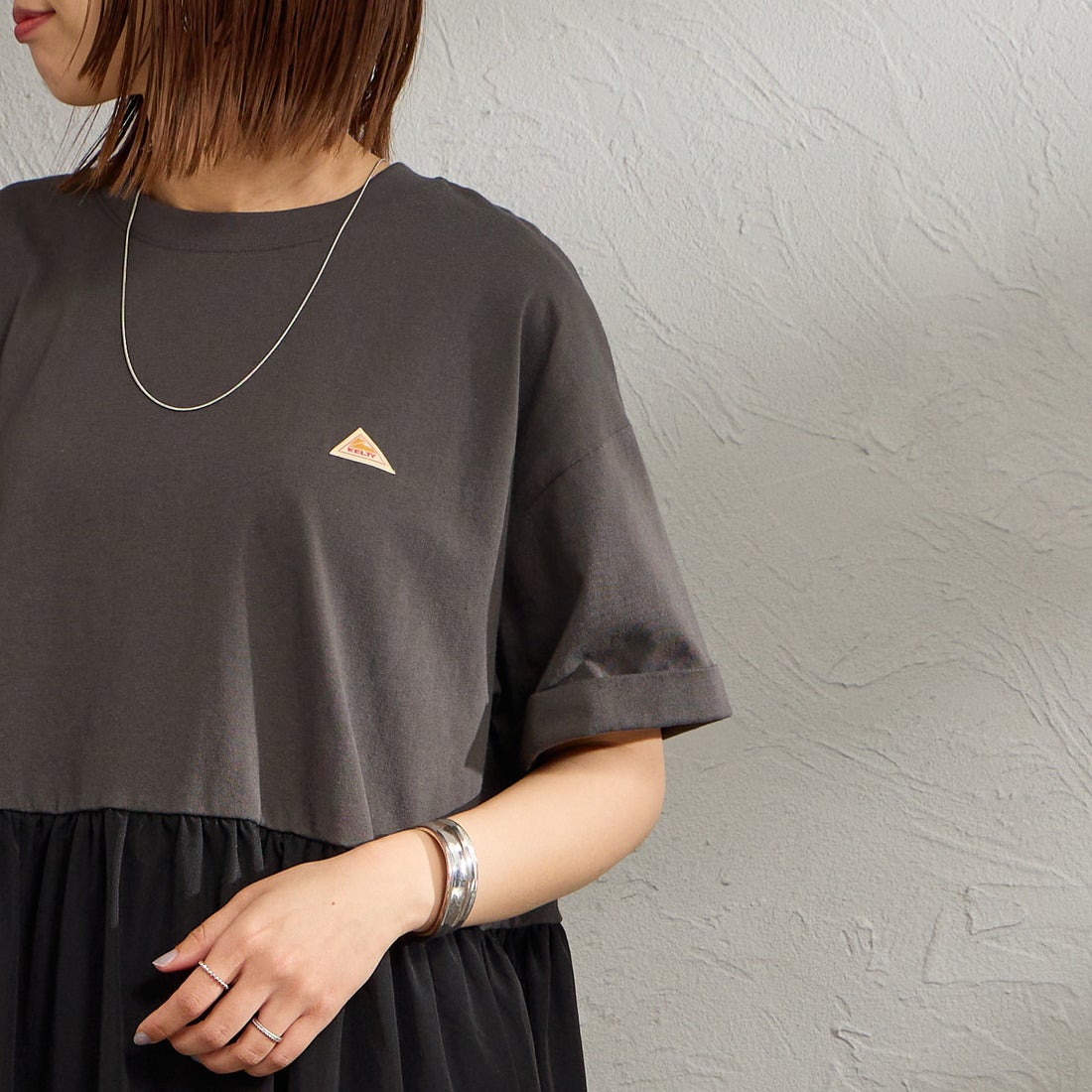 KELTY [ケルティ] 別注 異素材切替 ウエストギャザーワンピース [KE262W30IN02-JF] ﾁｬｺｰﾙ &&モデル身長：159cm 着用サイズ：F&&