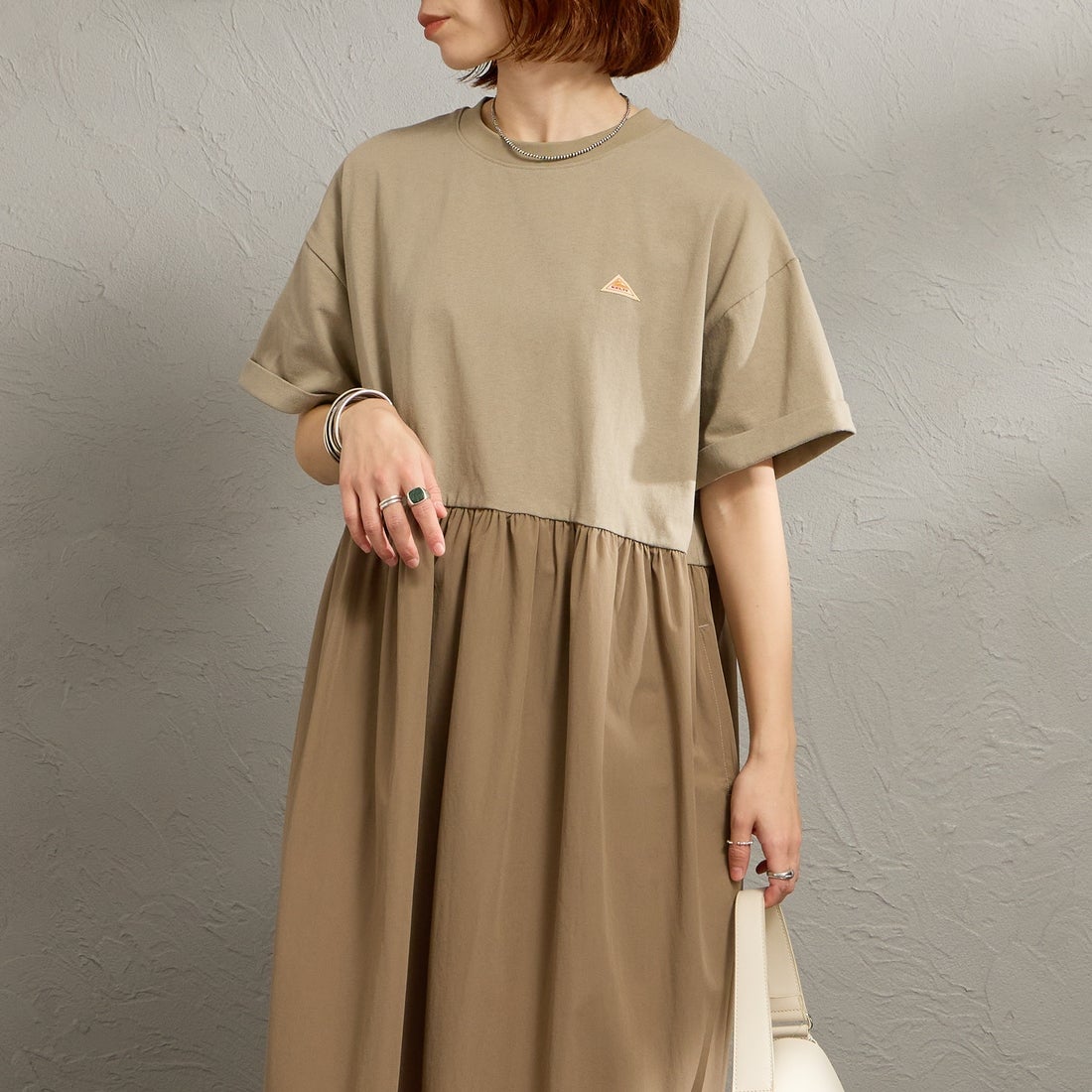 KELTY [ケルティ] 別注 異素材切替 ウエストギャザーワンピース [KE262W30IN02-JF] ﾍﾞｰｼﾞｭ &&モデル身長：158cm 着用サイズ：F&&