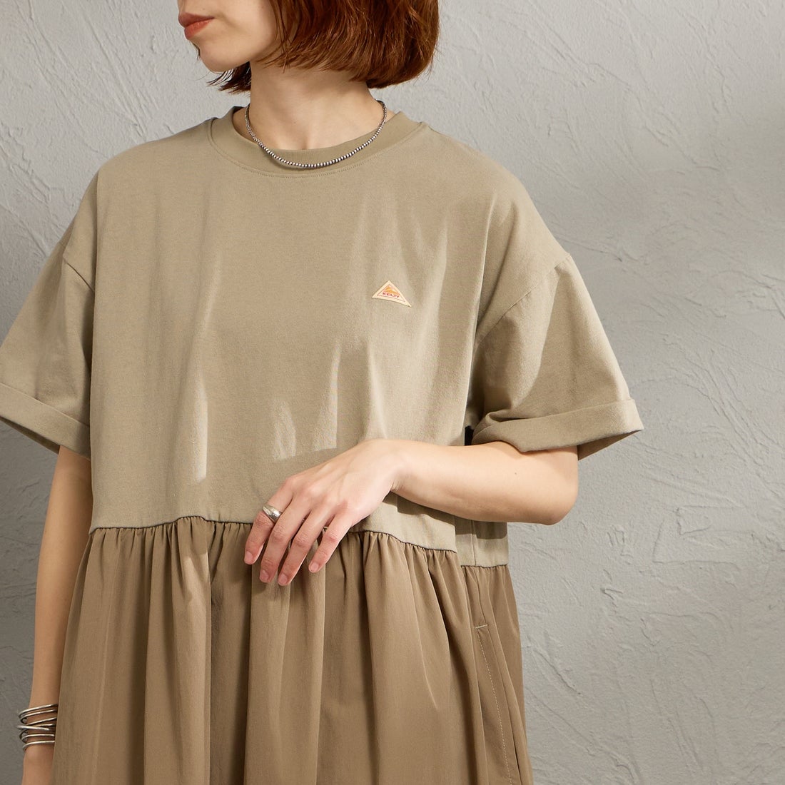 KELTY [ケルティ] 別注 異素材切替 ウエストギャザーワンピース [KE262W30IN02-JF] ﾍﾞｰｼﾞｭ &&モデル身長：158cm 着用サイズ：F&&