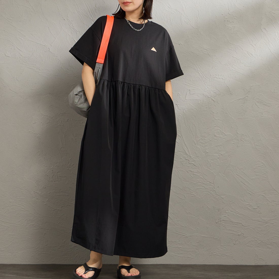 KELTY [ケルティ] 別注 異素材切替 ウエストギャザーワンピース [KE262W30IN02-JF] ﾌﾞﾗｯｸ &&モデル身長：160cm 着用サイズ：F&&